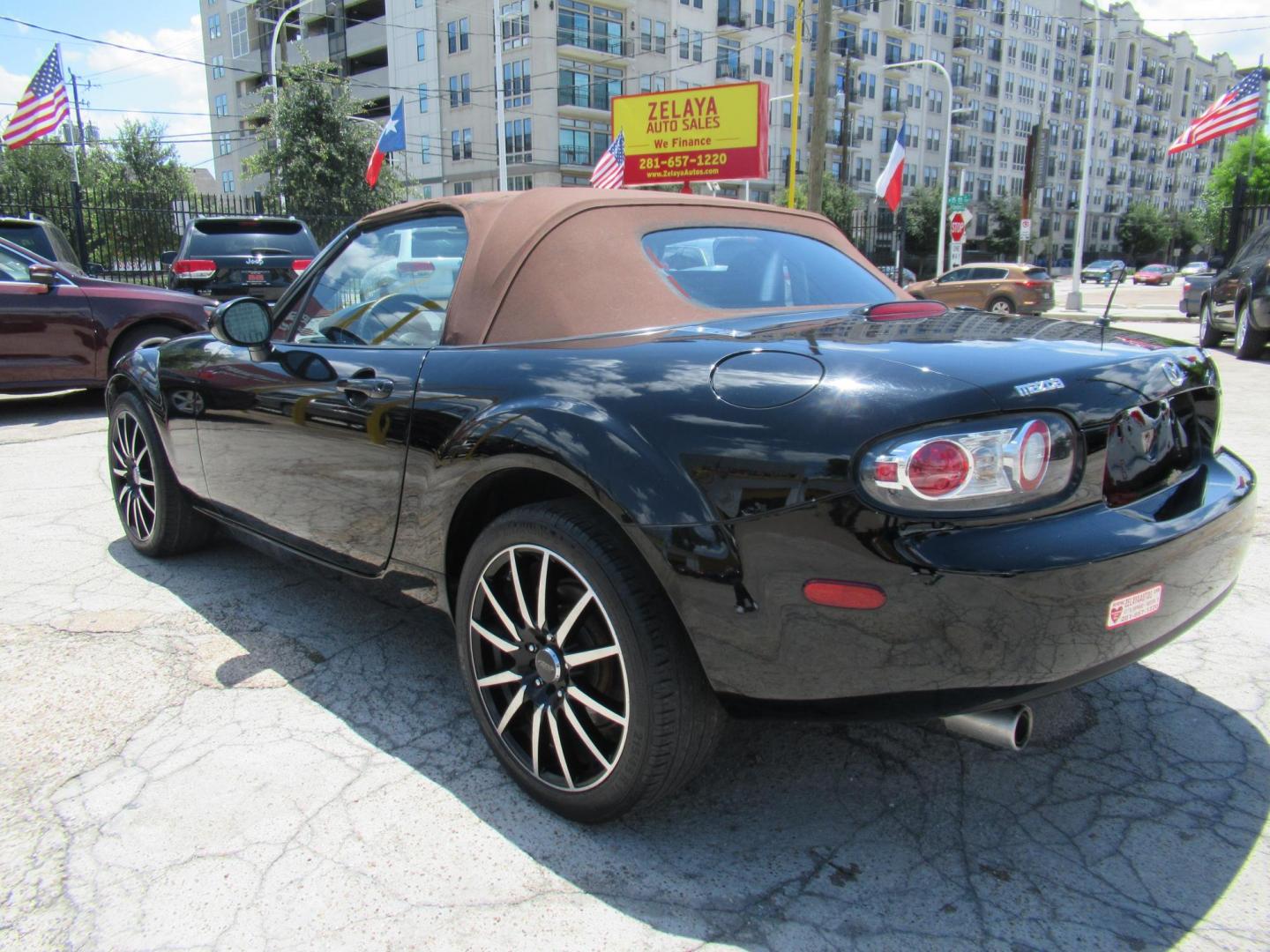 2006 /Brown Mazda MX-5 Miata 3rd Generation Limited (JM1NC25F760) with an 2.0L L4 DOHC 16V engine, 6-Speed Manual Overdrive transmission, located at 1511 North Shepherd Dr., Houston, TX, 77008, (281) 657-1221, 29.798361, -95.412560 - 2006 MAZDA MX-5 MIATA SPORT VIN: JM1NC25F760105827 J M 1 N C 2 5 F 7 6 0 1 0 5 8 2 7 CONVERTIBLE 2.0L I4 F DOHC 16V GASOLINE REAR WHEEL DRIVE - Photo#11