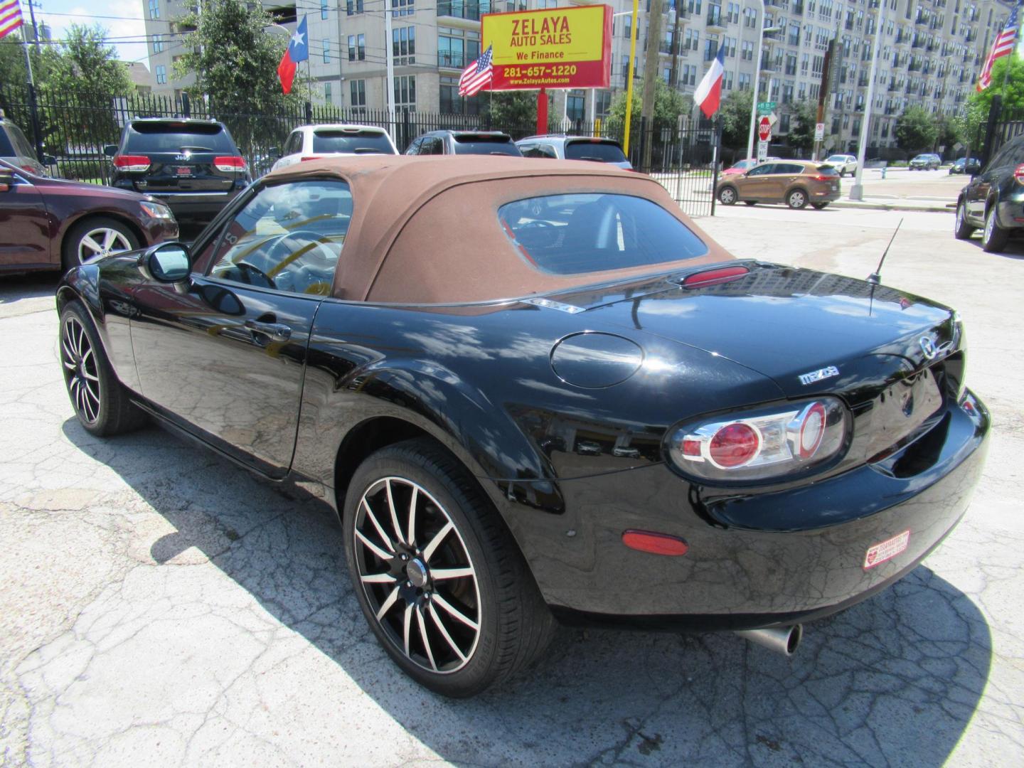 2006 /Brown Mazda MX-5 Miata 3rd Generation Limited (JM1NC25F760) with an 2.0L L4 DOHC 16V engine, 6-Speed Manual Overdrive transmission, located at 1511 North Shepherd Dr., Houston, TX, 77008, (281) 657-1221, 29.798361, -95.412560 - 2006 MAZDA MX-5 MIATA SPORT VIN: JM1NC25F760105827 J M 1 N C 2 5 F 7 6 0 1 0 5 8 2 7 CONVERTIBLE 2.0L I4 F DOHC 16V GASOLINE REAR WHEEL DRIVE - Photo#12