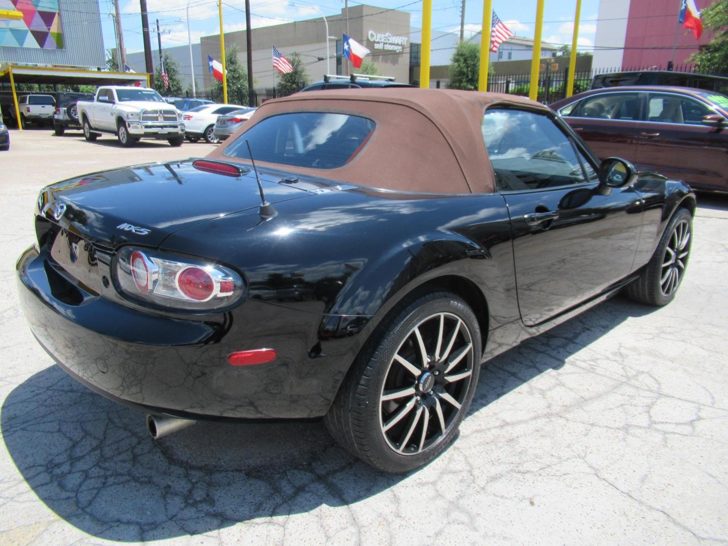 2006 /Brown Mazda MX-5 Miata 3rd Generation Limited (JM1NC25F760) with an 2.0L L4 DOHC 16V engine, 6-Speed Manual Overdrive transmission, located at 1511 North Shepherd Dr., Houston, TX, 77008, (281) 657-1221, 29.798361, -95.412560 - 2006 MAZDA MX-5 MIATA SPORT VIN: JM1NC25F760105827 J M 1 N C 2 5 F 7 6 0 1 0 5 8 2 7 CONVERTIBLE 2.0L I4 F DOHC 16V GASOLINE REAR WHEEL DRIVE - Photo#14