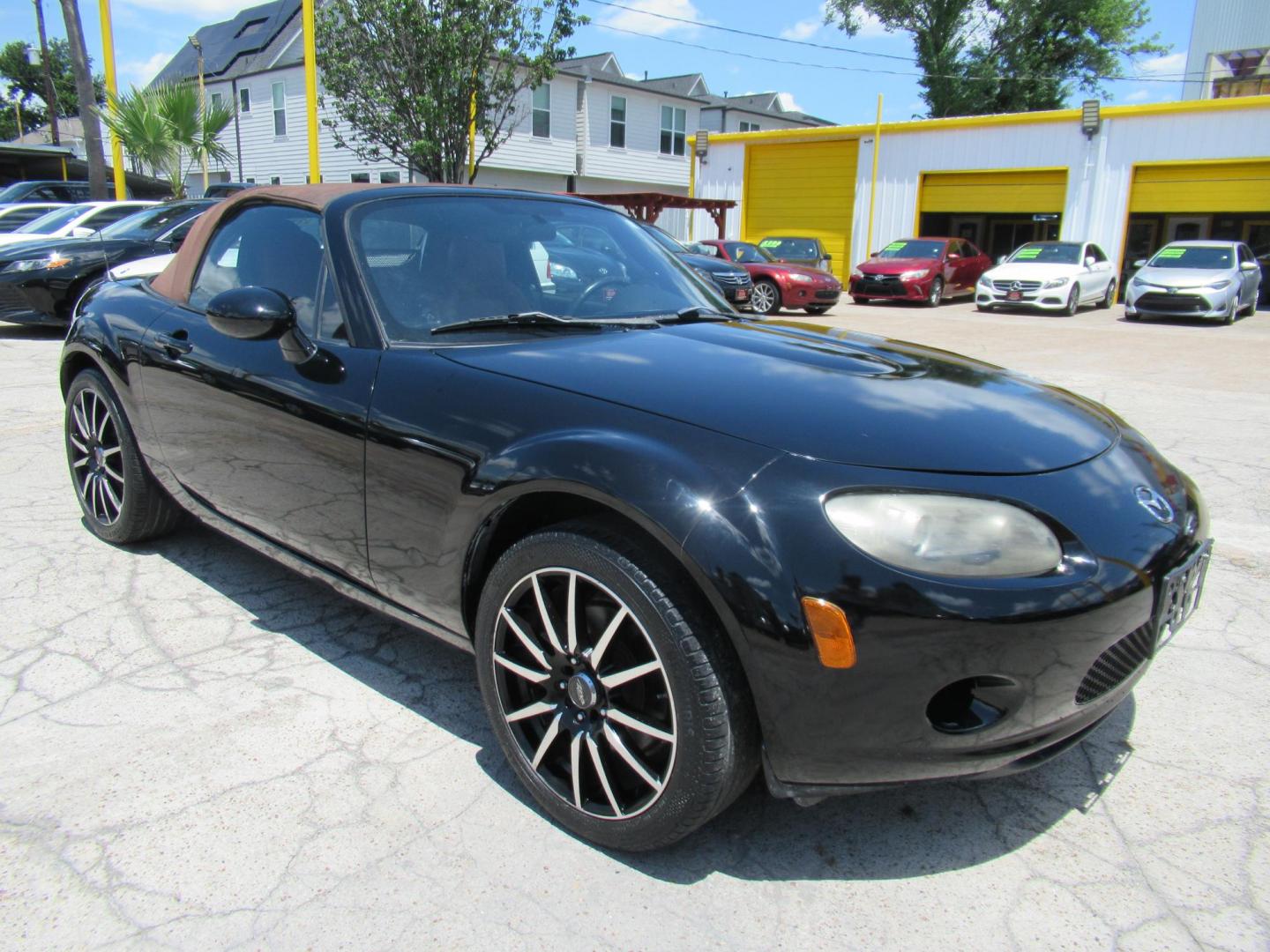 2006 /Brown Mazda MX-5 Miata 3rd Generation Limited (JM1NC25F760) with an 2.0L L4 DOHC 16V engine, 6-Speed Manual Overdrive transmission, located at 1511 North Shepherd Dr., Houston, TX, 77008, (281) 657-1221, 29.798361, -95.412560 - 2006 MAZDA MX-5 MIATA SPORT VIN: JM1NC25F760105827 J M 1 N C 2 5 F 7 6 0 1 0 5 8 2 7 CONVERTIBLE 2.0L I4 F DOHC 16V GASOLINE REAR WHEEL DRIVE - Photo#16