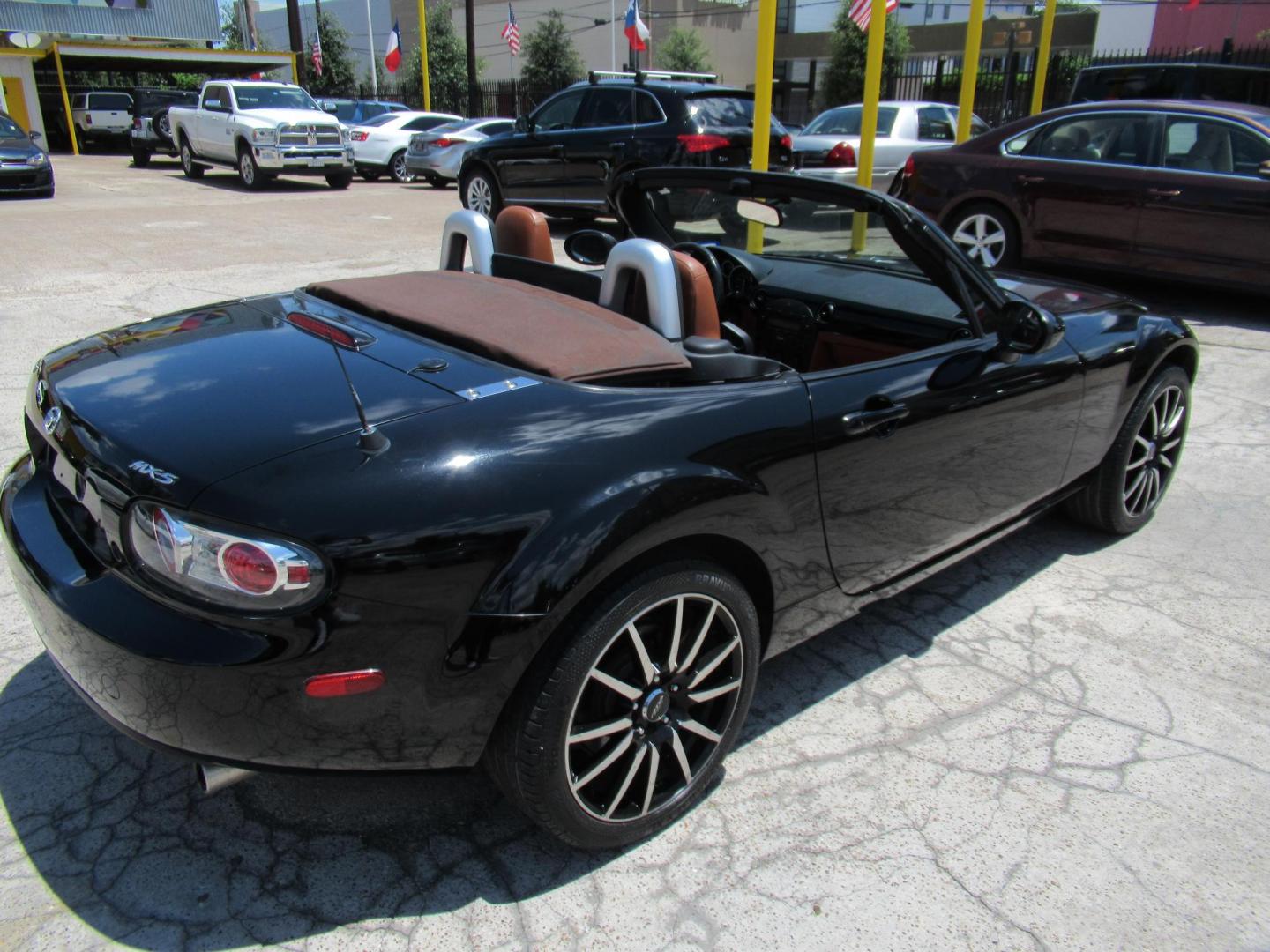 2006 /Brown Mazda MX-5 Miata 3rd Generation Limited (JM1NC25F760) with an 2.0L L4 DOHC 16V engine, 6-Speed Manual Overdrive transmission, located at 1511 North Shepherd Dr., Houston, TX, 77008, (281) 657-1221, 29.798361, -95.412560 - 2006 MAZDA MX-5 MIATA SPORT VIN: JM1NC25F760105827 J M 1 N C 2 5 F 7 6 0 1 0 5 8 2 7 CONVERTIBLE 2.0L I4 F DOHC 16V GASOLINE REAR WHEEL DRIVE - Photo#20