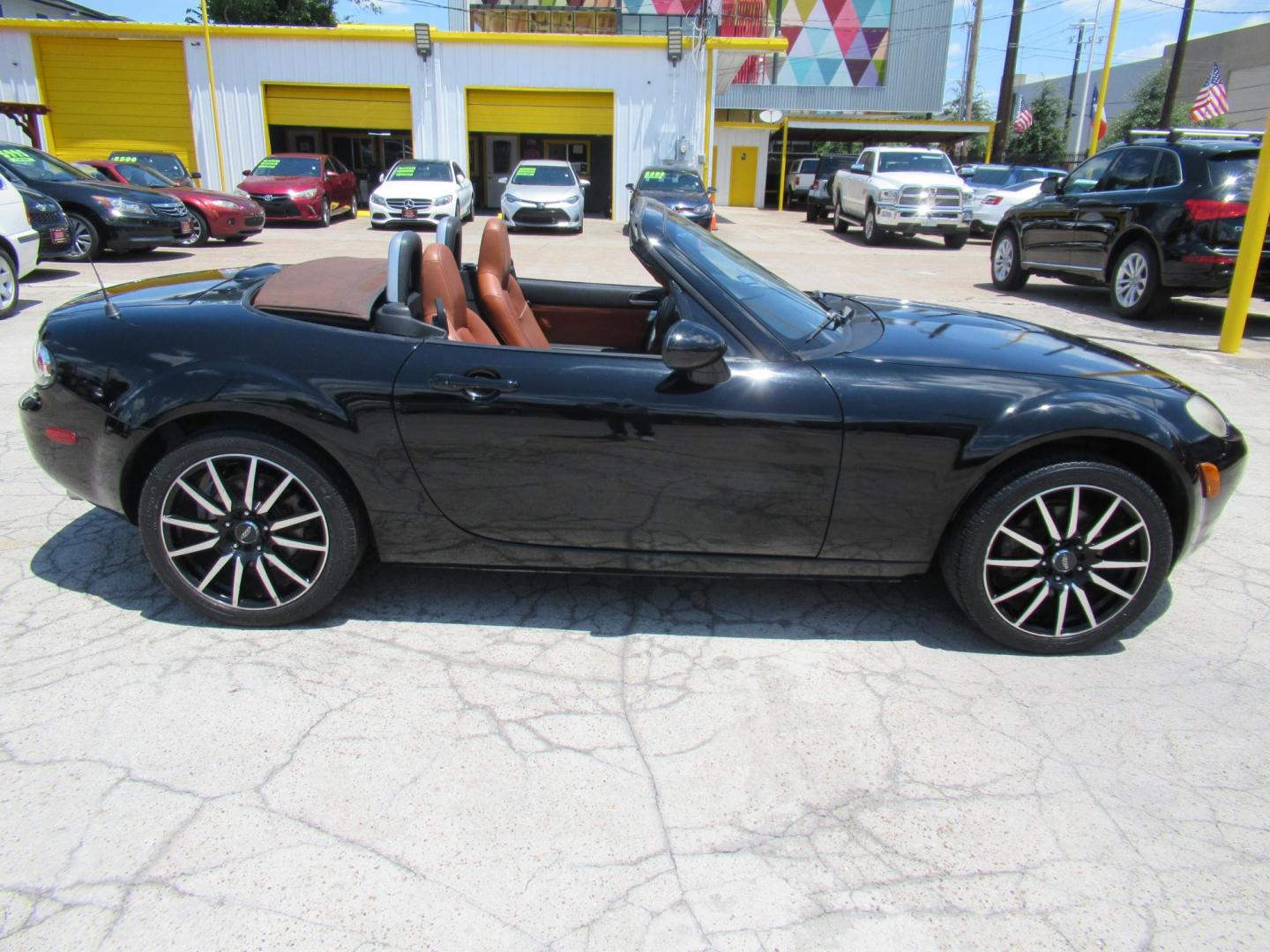 2006 /Brown Mazda MX-5 Miata 3rd Generation Limited (JM1NC25F760) with an 2.0L L4 DOHC 16V engine, 6-Speed Manual Overdrive transmission, located at 1511 North Shepherd Dr., Houston, TX, 77008, (281) 657-1221, 29.798361, -95.412560 - 2006 MAZDA MX-5 MIATA SPORT VIN: JM1NC25F760105827 J M 1 N C 2 5 F 7 6 0 1 0 5 8 2 7 CONVERTIBLE 2.0L I4 F DOHC 16V GASOLINE REAR WHEEL DRIVE - Photo#21