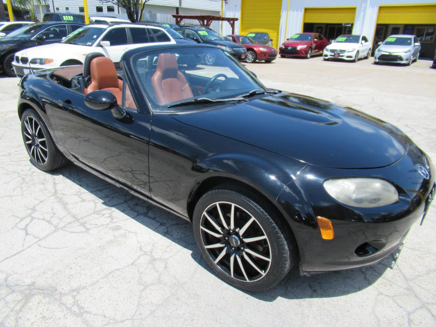 2006 /Brown Mazda MX-5 Miata 3rd Generation Limited (JM1NC25F760) with an 2.0L L4 DOHC 16V engine, 6-Speed Manual Overdrive transmission, located at 1511 North Shepherd Dr., Houston, TX, 77008, (281) 657-1221, 29.798361, -95.412560 - 2006 MAZDA MX-5 MIATA SPORT VIN: JM1NC25F760105827 J M 1 N C 2 5 F 7 6 0 1 0 5 8 2 7 CONVERTIBLE 2.0L I4 F DOHC 16V GASOLINE REAR WHEEL DRIVE - Photo#22