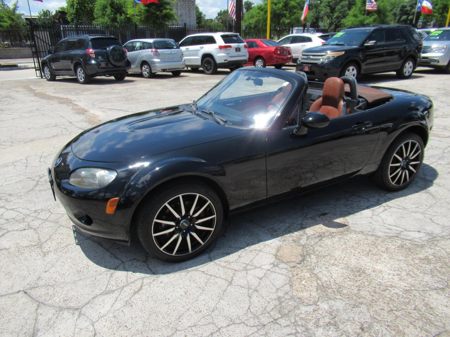 2006 /Brown Mazda MX-5 Miata 3rd Generation Limited (JM1NC25F760) with an 2.0L L4 DOHC 16V engine, 6-Speed Manual Overdrive transmission, located at 1511 North Shepherd Dr., Houston, TX, 77008, (281) 657-1221, 29.798361, -95.412560 - 2006 MAZDA MX-5 MIATA SPORT VIN: JM1NC25F760105827 J M 1 N C 2 5 F 7 6 0 1 0 5 8 2 7 CONVERTIBLE 2.0L I4 F DOHC 16V GASOLINE REAR WHEEL DRIVE - Photo#23