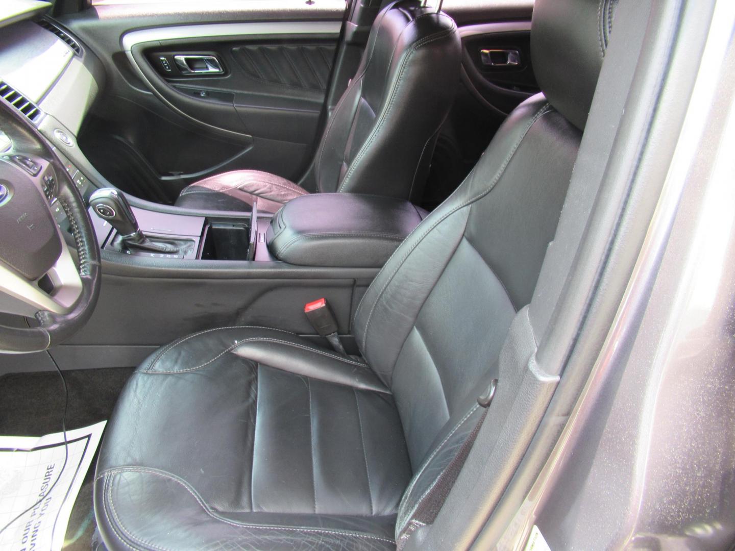 2013 Gray /Black Ford Taurus SEL AWD (1FAHP2H86DG) with an 3.5L V6 DOHC 24V engine, Automatic transmission, located at 1511 North Shepherd Dr., Houston, TX, 77008, (281) 657-1221, 29.798361, -95.412560 - 2013 FORD TAURUS SEL VIN: 1FAHP2H86DG164666 1 F A H P 2 H 8 6 D G 1 6 4 6 6 6 SEDAN 4 DR 3.5L V6 F DOHC 24V GASOLINE ALL WHEEL DRIVE - Photo#1