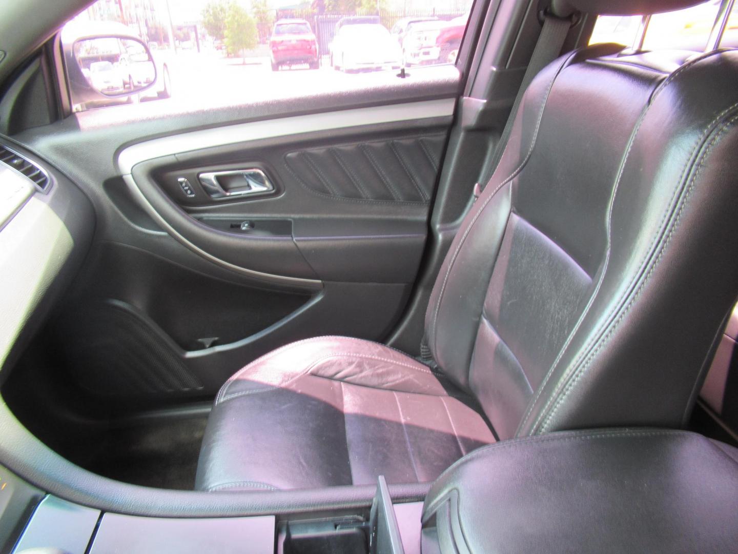 2013 Gray /Black Ford Taurus SEL AWD (1FAHP2H86DG) with an 3.5L V6 DOHC 24V engine, Automatic transmission, located at 1511 North Shepherd Dr., Houston, TX, 77008, (281) 657-1221, 29.798361, -95.412560 - 2013 FORD TAURUS SEL VIN: 1FAHP2H86DG164666 1 F A H P 2 H 8 6 D G 1 6 4 6 6 6 SEDAN 4 DR 3.5L V6 F DOHC 24V GASOLINE ALL WHEEL DRIVE - Photo#4