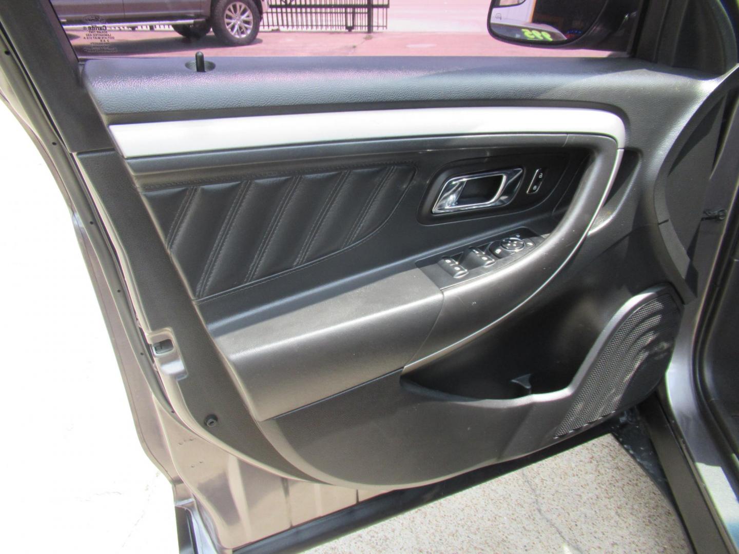 2013 Gray /Black Ford Taurus SEL AWD (1FAHP2H86DG) with an 3.5L V6 DOHC 24V engine, Automatic transmission, located at 1511 North Shepherd Dr., Houston, TX, 77008, (281) 657-1221, 29.798361, -95.412560 - 2013 FORD TAURUS SEL VIN: 1FAHP2H86DG164666 1 F A H P 2 H 8 6 D G 1 6 4 6 6 6 SEDAN 4 DR 3.5L V6 F DOHC 24V GASOLINE ALL WHEEL DRIVE - Photo#6