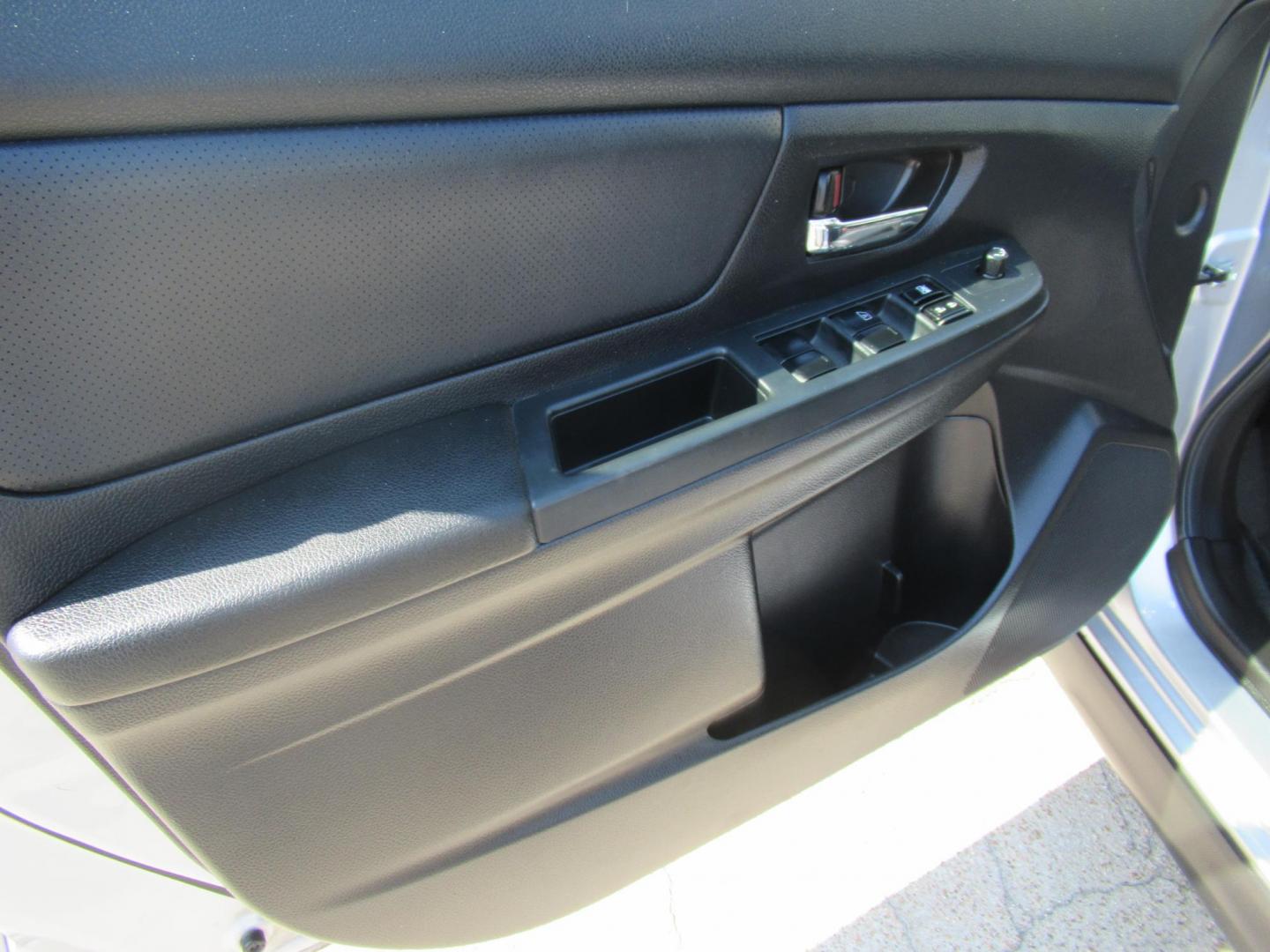 2014 Silver /Black Subaru XV Crosstrek 2.0 Limited (JF2GPAGC2E8) with an 2.0L L4 DOHC 16V engine, Continuously Variable Transmission transmission, located at 1511 North Shepherd Dr., Houston, TX, 77008, (281) 657-1221, 29.798361, -95.412560 - 2014 SUBARU XV CROSSTREK 2.0I LIMITED VIN: JF2GPAGC2E8292177 J F 2 G P A G C 2 E 8 2 9 2 1 7 7 4 DOOR WAGON/SPORT UTILITY 2.0L H4 F DOHC 16V GASOLINE ALL WHEEL DRIVE - Photo#6