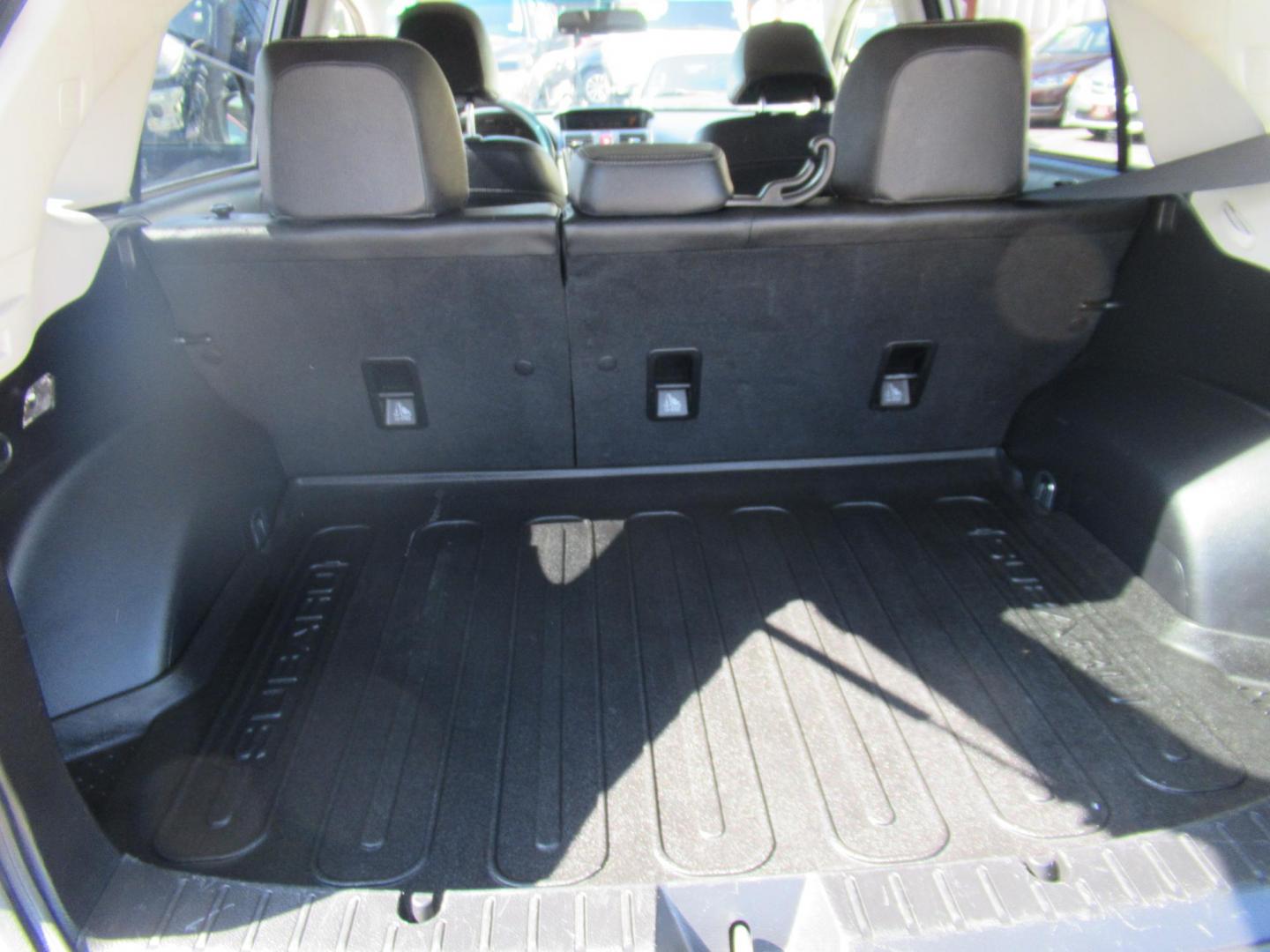 2014 Silver /Black Subaru XV Crosstrek 2.0 Limited (JF2GPAGC2E8) with an 2.0L L4 DOHC 16V engine, Continuously Variable Transmission transmission, located at 1511 North Shepherd Dr., Houston, TX, 77008, (281) 657-1221, 29.798361, -95.412560 - 2014 SUBARU XV CROSSTREK 2.0I LIMITED VIN: JF2GPAGC2E8292177 J F 2 G P A G C 2 E 8 2 9 2 1 7 7 4 DOOR WAGON/SPORT UTILITY 2.0L H4 F DOHC 16V GASOLINE ALL WHEEL DRIVE - Photo#11