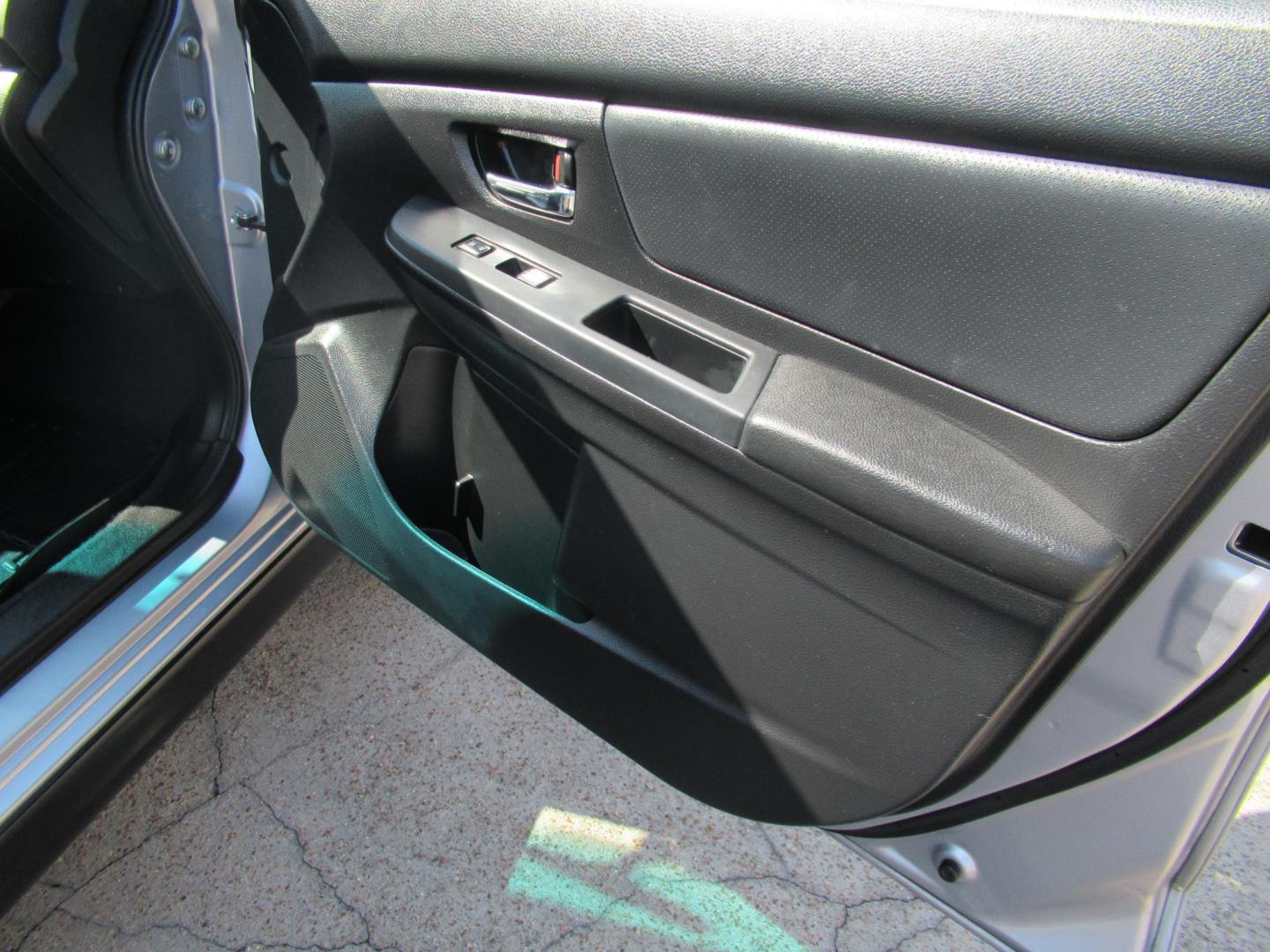 2014 Silver /Black Subaru XV Crosstrek 2.0 Limited (JF2GPAGC2E8) with an 2.0L L4 DOHC 16V engine, Continuously Variable Transmission transmission, located at 1511 North Shepherd Dr., Houston, TX, 77008, (281) 657-1221, 29.798361, -95.412560 - 2014 SUBARU XV CROSSTREK 2.0I LIMITED VIN: JF2GPAGC2E8292177 J F 2 G P A G C 2 E 8 2 9 2 1 7 7 4 DOOR WAGON/SPORT UTILITY 2.0L H4 F DOHC 16V GASOLINE ALL WHEEL DRIVE - Photo#15