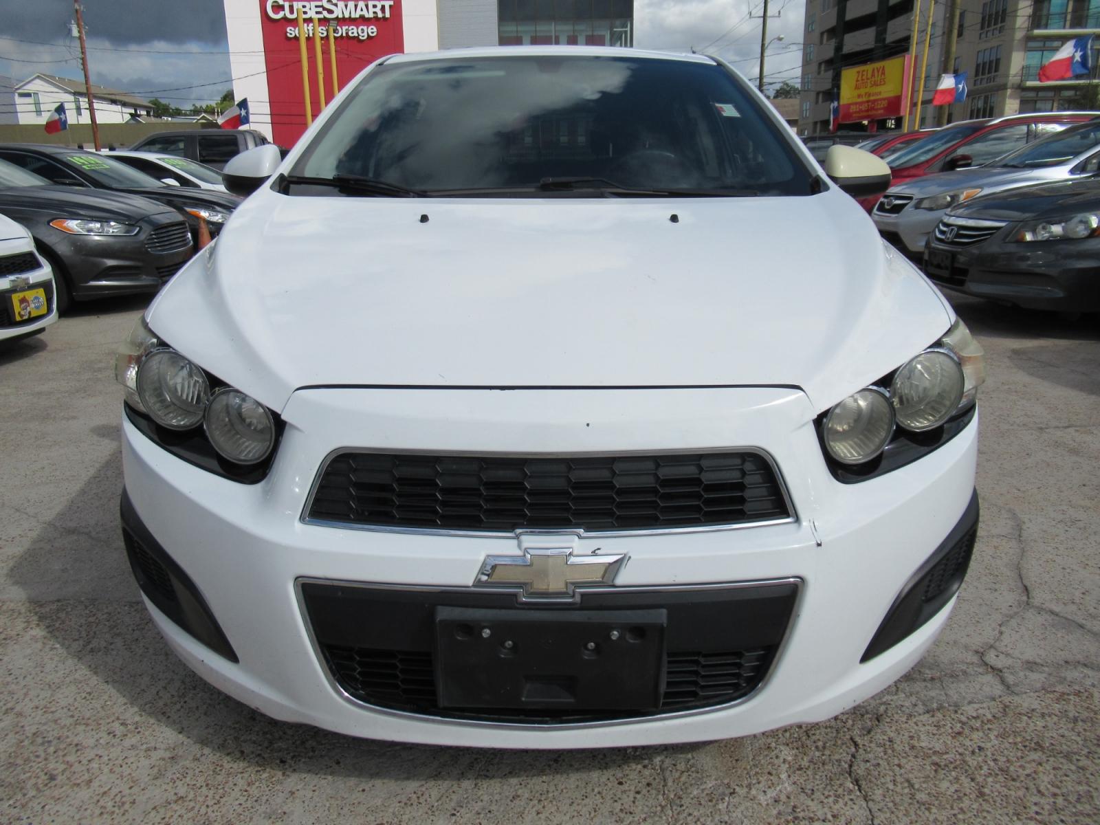 2015 White /Gray Chevrolet Sonic LT Auto 5-Door (1G1JC6SH0F4) with an 1.8L L4 DOHC 24V engine, Automatic transmission, located at 1511 North Shepherd Dr., Houston, TX, 77008, (281) 657-1221, 29.798361, -95.412560 - 2015 CHEVROLET SONIC LT AUTO VIN: 1G1JC6SH0F4109294 1 G 1 J C 6 S H 0 F 4 1 0 9 2 9 4 HATCHBACK 4 DR 1.8L I4 F DOHC 16V GASOLINE FRONT WHEEL DRIVE - Photo #16