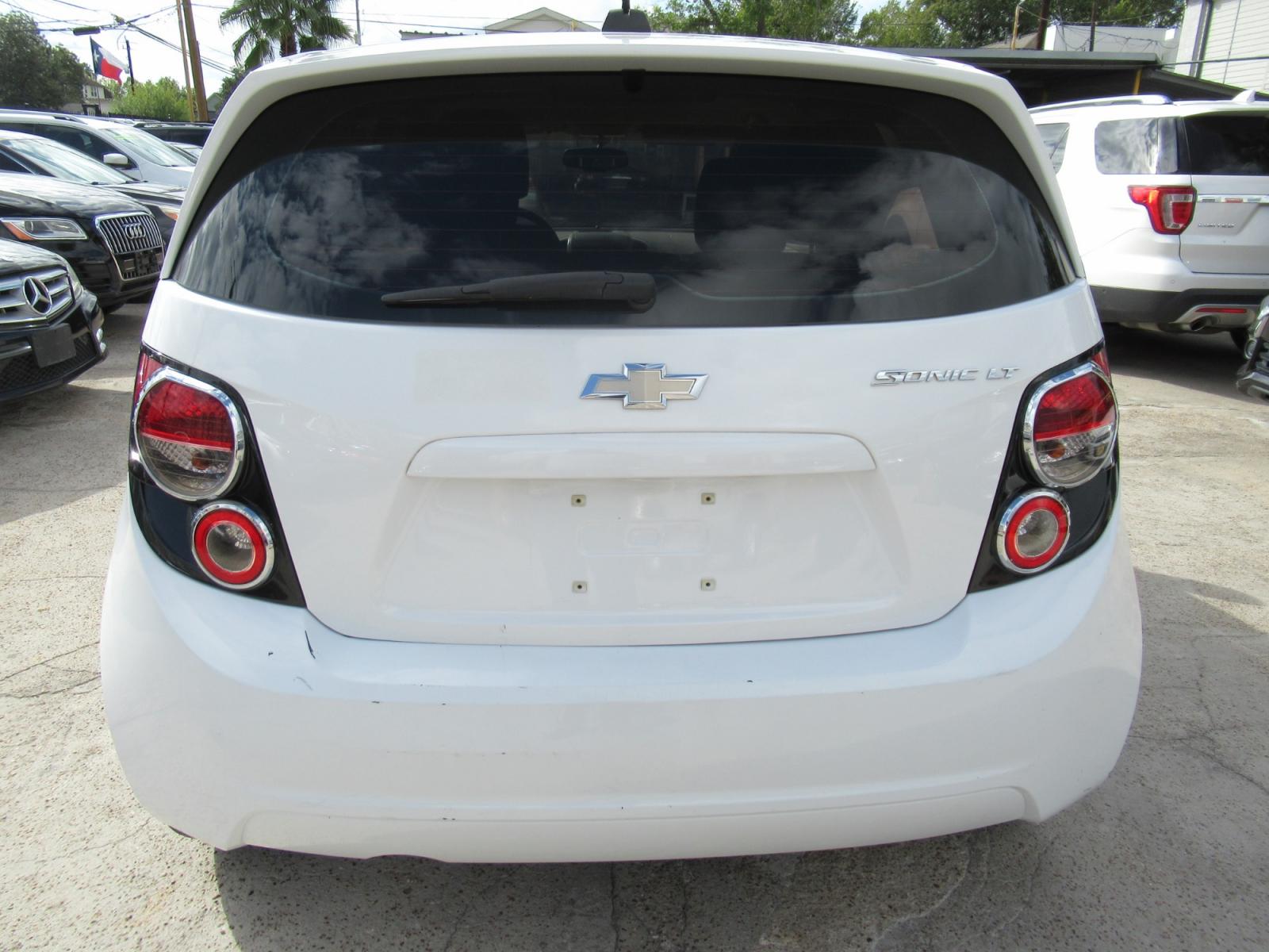 2015 White /Gray Chevrolet Sonic LT Auto 5-Door (1G1JC6SH0F4) with an 1.8L L4 DOHC 24V engine, Automatic transmission, located at 1511 North Shepherd Dr., Houston, TX, 77008, (281) 657-1221, 29.798361, -95.412560 - 2015 CHEVROLET SONIC LT AUTO VIN: 1G1JC6SH0F4109294 1 G 1 J C 6 S H 0 F 4 1 0 9 2 9 4 HATCHBACK 4 DR 1.8L I4 F DOHC 16V GASOLINE FRONT WHEEL DRIVE - Photo #20