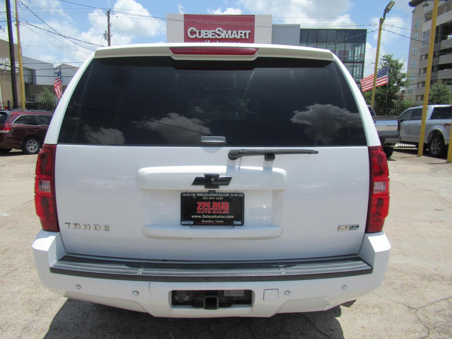 2007 White /Black Chevrolet Tahoe LS 2WD (1GNFC130X7R) with an 5.3L V8 OHV 16V FFV engine, Automatic Overdrive transmission, located at 1511 North Shepherd Dr., Houston, TX, 77008, (281) 657-1221, 29.798361, -95.412560 - 2007 CHEVROLET TAHOE LTZ VIN: 1GNFC130X7R319048 1 G N F C 1 3 0 X 7 R 3 1 9 0 4 8 4 DOOR WAGON/SPORT UTILITY 5.3L V8 F FLEX FUEL REAR WHEEL DRIVE - Photo#16