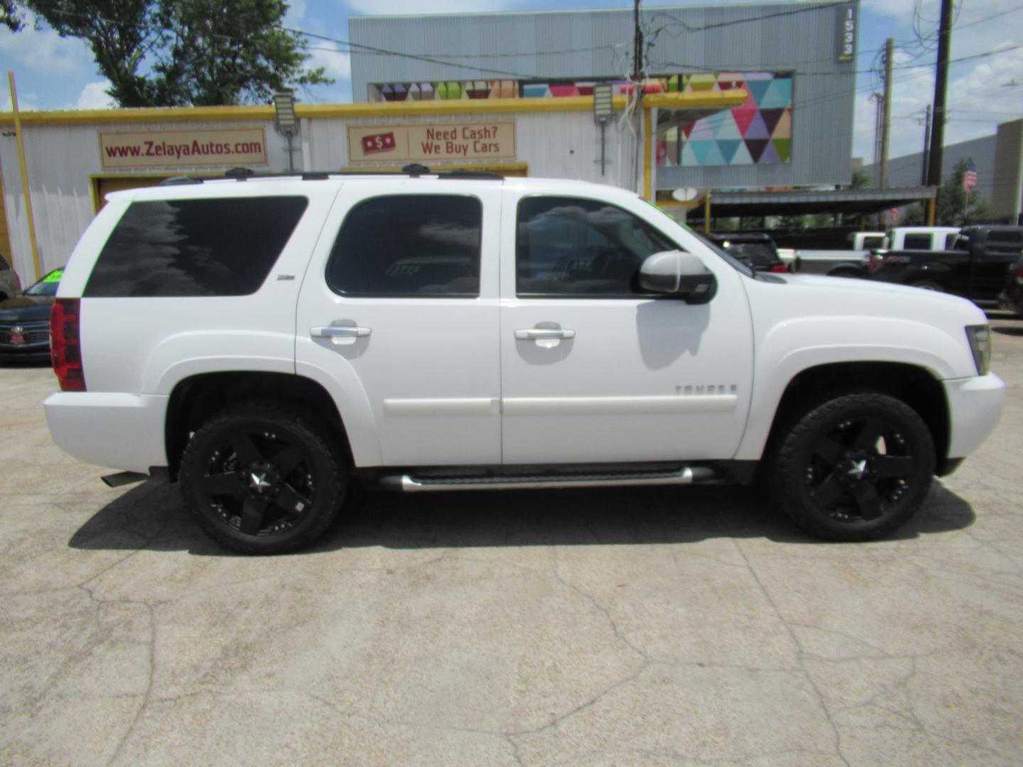 2007 White /Black Chevrolet Tahoe LS 2WD (1GNFC130X7R) with an 5.3L V8 OHV 16V FFV engine, Automatic Overdrive transmission, located at 1511 North Shepherd Dr., Houston, TX, 77008, (281) 657-1221, 29.798361, -95.412560 - 2007 CHEVROLET TAHOE LTZ VIN: 1GNFC130X7R319048 1 G N F C 1 3 0 X 7 R 3 1 9 0 4 8 4 DOOR WAGON/SPORT UTILITY 5.3L V8 F FLEX FUEL REAR WHEEL DRIVE - Photo#18