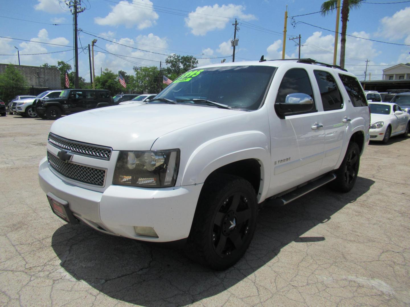 2007 White /Black Chevrolet Tahoe LS 2WD (1GNFC130X7R) with an 5.3L V8 OHV 16V FFV engine, Automatic Overdrive transmission, located at 1511 North Shepherd Dr., Houston, TX, 77008, (281) 657-1221, 29.798361, -95.412560 - 2007 CHEVROLET TAHOE LTZ VIN: 1GNFC130X7R319048 1 G N F C 1 3 0 X 7 R 3 1 9 0 4 8 4 DOOR WAGON/SPORT UTILITY 5.3L V8 F FLEX FUEL REAR WHEEL DRIVE - Photo#21