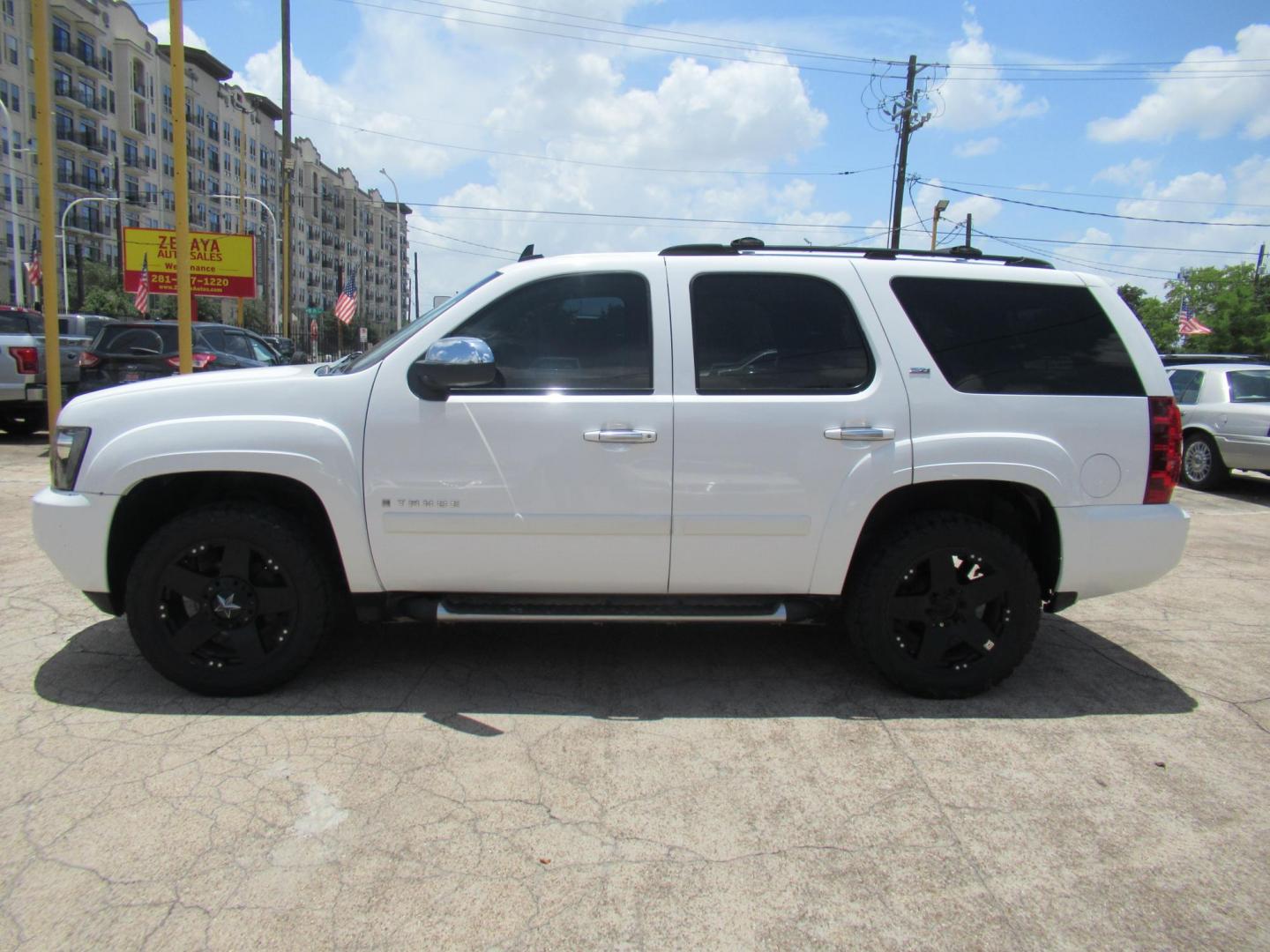 2007 White /Black Chevrolet Tahoe LS 2WD (1GNFC130X7R) with an 5.3L V8 OHV 16V FFV engine, Automatic Overdrive transmission, located at 1511 North Shepherd Dr., Houston, TX, 77008, (281) 657-1221, 29.798361, -95.412560 - 2007 CHEVROLET TAHOE LTZ VIN: 1GNFC130X7R319048 1 G N F C 1 3 0 X 7 R 3 1 9 0 4 8 4 DOOR WAGON/SPORT UTILITY 5.3L V8 F FLEX FUEL REAR WHEEL DRIVE - Photo#22