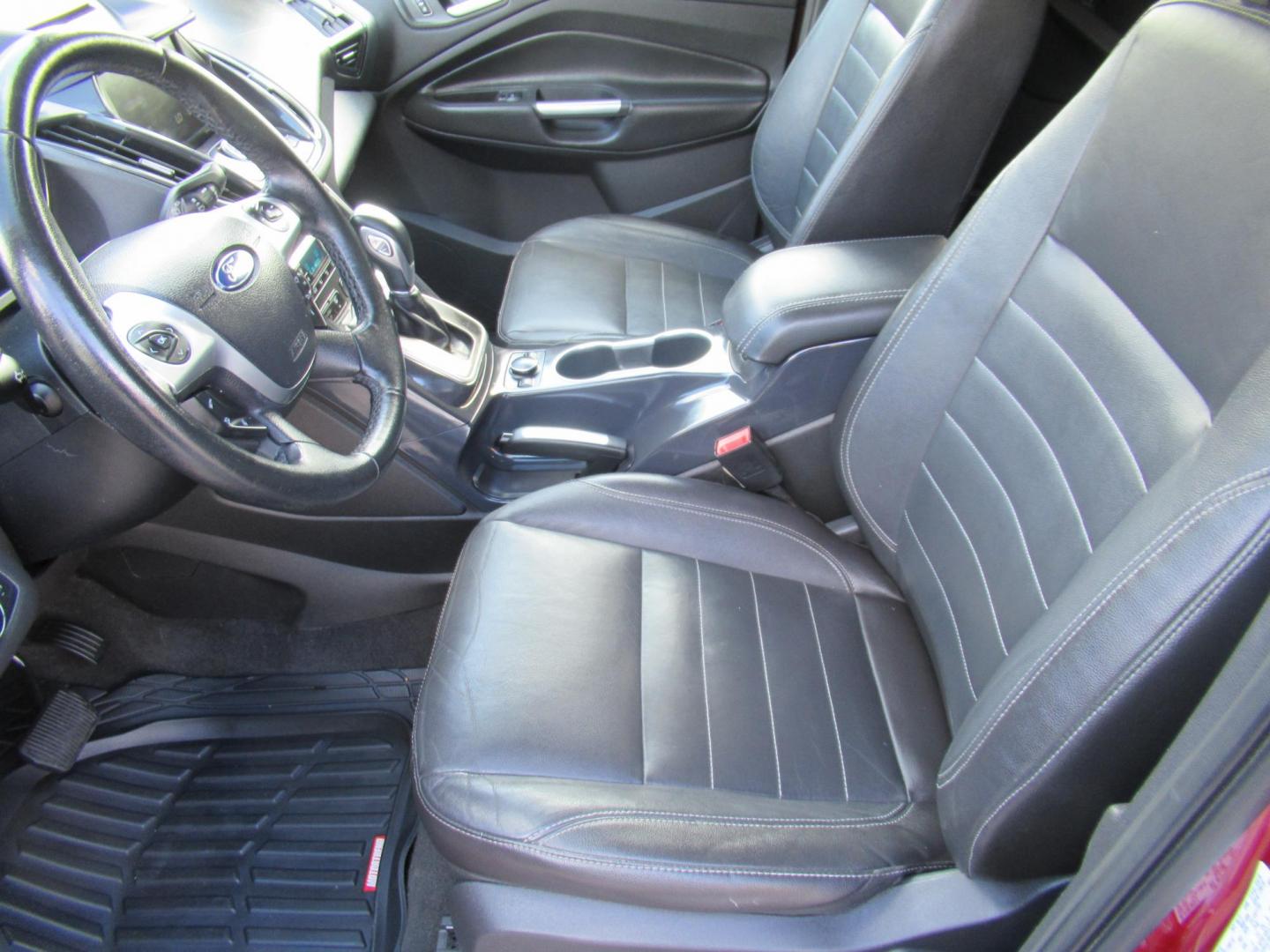 2014 Red /Black Ford Escape Titanium (1FMCU0J98EU) with an 2.0 engine, Automatic transmission, located at 1511 North Shepherd Dr., Houston, TX, 77008, (281) 657-1221, 29.798361, -95.412560 - 2014 FORD ESCAPE TITANIUM VIN: 1FMCU0J98EUA29272 1 F M C U 0 J 9 8 E U A 2 9 2 7 2 4 DOOR WAGON/SPORT UTILITY 2.0L I4 F DOHC 16V GASOLINE FRONT WHEEL DRIVE - Photo#5