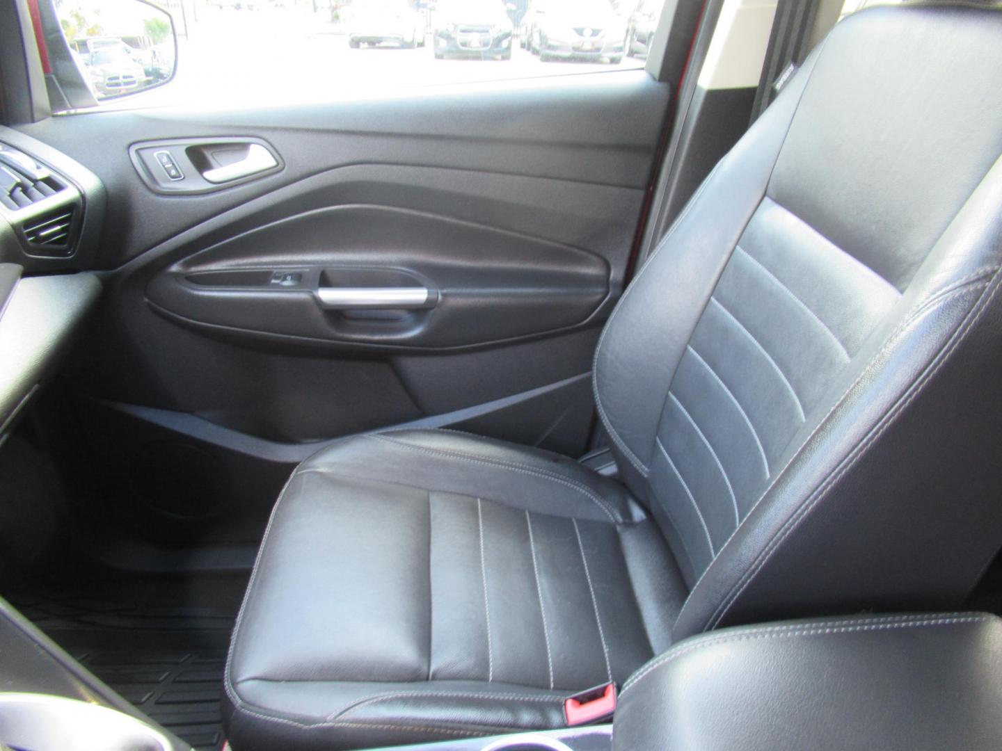 2014 Red /Black Ford Escape Titanium (1FMCU0J98EU) with an 2.0 engine, Automatic transmission, located at 1511 North Shepherd Dr., Houston, TX, 77008, (281) 657-1221, 29.798361, -95.412560 - 2014 FORD ESCAPE TITANIUM VIN: 1FMCU0J98EUA29272 1 F M C U 0 J 9 8 E U A 2 9 2 7 2 4 DOOR WAGON/SPORT UTILITY 2.0L I4 F DOHC 16V GASOLINE FRONT WHEEL DRIVE - Photo#6