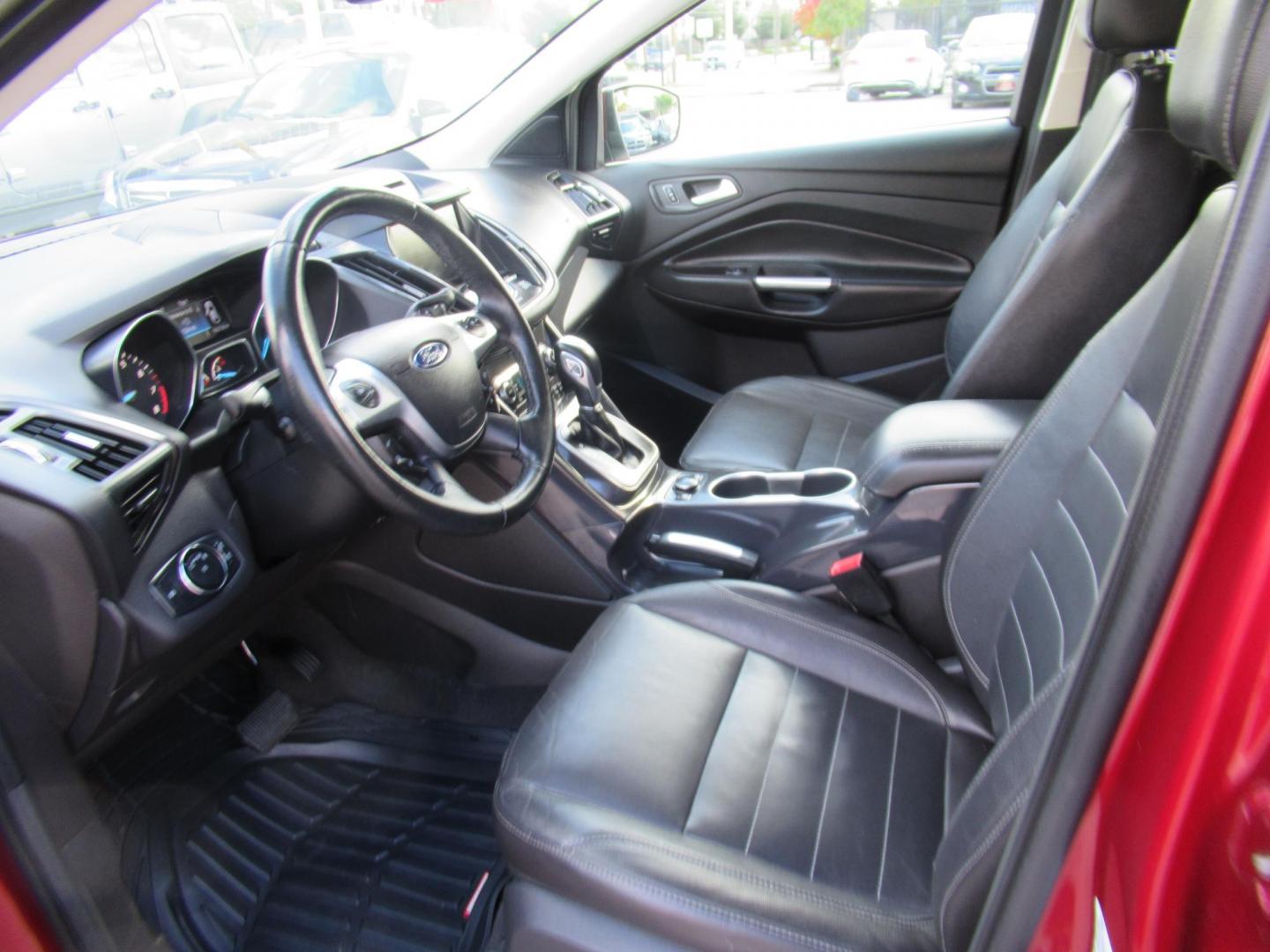 2014 Red /Black Ford Escape Titanium (1FMCU0J98EU) with an 2.0 engine, Automatic transmission, located at 1511 North Shepherd Dr., Houston, TX, 77008, (281) 657-1221, 29.798361, -95.412560 - 2014 FORD ESCAPE TITANIUM VIN: 1FMCU0J98EUA29272 1 F M C U 0 J 9 8 E U A 2 9 2 7 2 4 DOOR WAGON/SPORT UTILITY 2.0L I4 F DOHC 16V GASOLINE FRONT WHEEL DRIVE - Photo#7