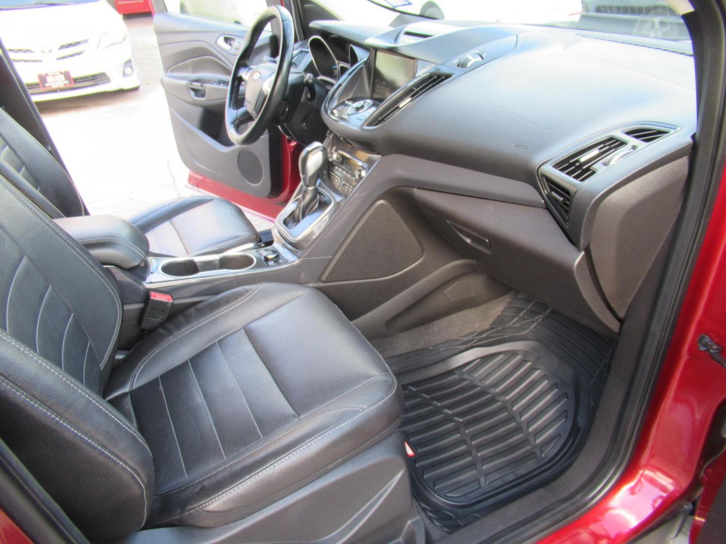 2014 Red /Black Ford Escape Titanium (1FMCU0J98EU) with an 2.0 engine, Automatic transmission, located at 1511 North Shepherd Dr., Houston, TX, 77008, (281) 657-1221, 29.798361, -95.412560 - 2014 FORD ESCAPE TITANIUM VIN: 1FMCU0J98EUA29272 1 F M C U 0 J 9 8 E U A 2 9 2 7 2 4 DOOR WAGON/SPORT UTILITY 2.0L I4 F DOHC 16V GASOLINE FRONT WHEEL DRIVE - Photo#14