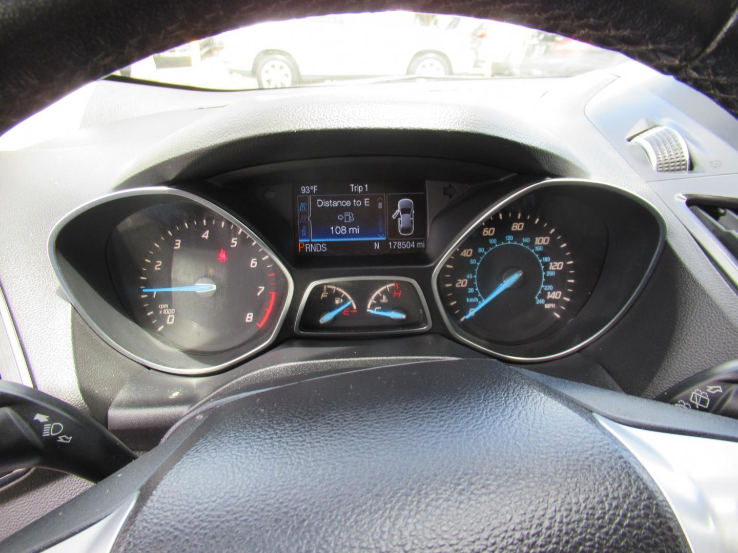 2014 Red /Black Ford Escape Titanium (1FMCU0J98EU) with an 2.0 engine, Automatic transmission, located at 1511 North Shepherd Dr., Houston, TX, 77008, (281) 657-1221, 29.798361, -95.412560 - 2014 FORD ESCAPE TITANIUM VIN: 1FMCU0J98EUA29272 1 F M C U 0 J 9 8 E U A 2 9 2 7 2 4 DOOR WAGON/SPORT UTILITY 2.0L I4 F DOHC 16V GASOLINE FRONT WHEEL DRIVE- Photo#2