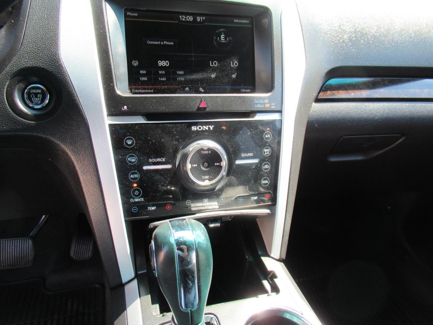 2014 Black /Black Ford Explorer Limited (1FM5K8F84EG) with an 3.5L V6 F DOHC 24V engine, Automatic transmission, located at 1511 North Shepherd Dr., Houston, TX, 77008, (281) 657-1221, 29.798361, -95.412560 - 2014 FORD EXPLORER LIMITED VIN: 1FM5K8F84EGB95753 1 F M 5 K 8 F 8 4 E G B 9 5 7 5 3 4 DOOR WAGON/SPORT UTILITY 3.5L V6 F DOHC 24V GASOLINE FRONT WHEEL DRIVE W/ 4X4 - Photo#3
