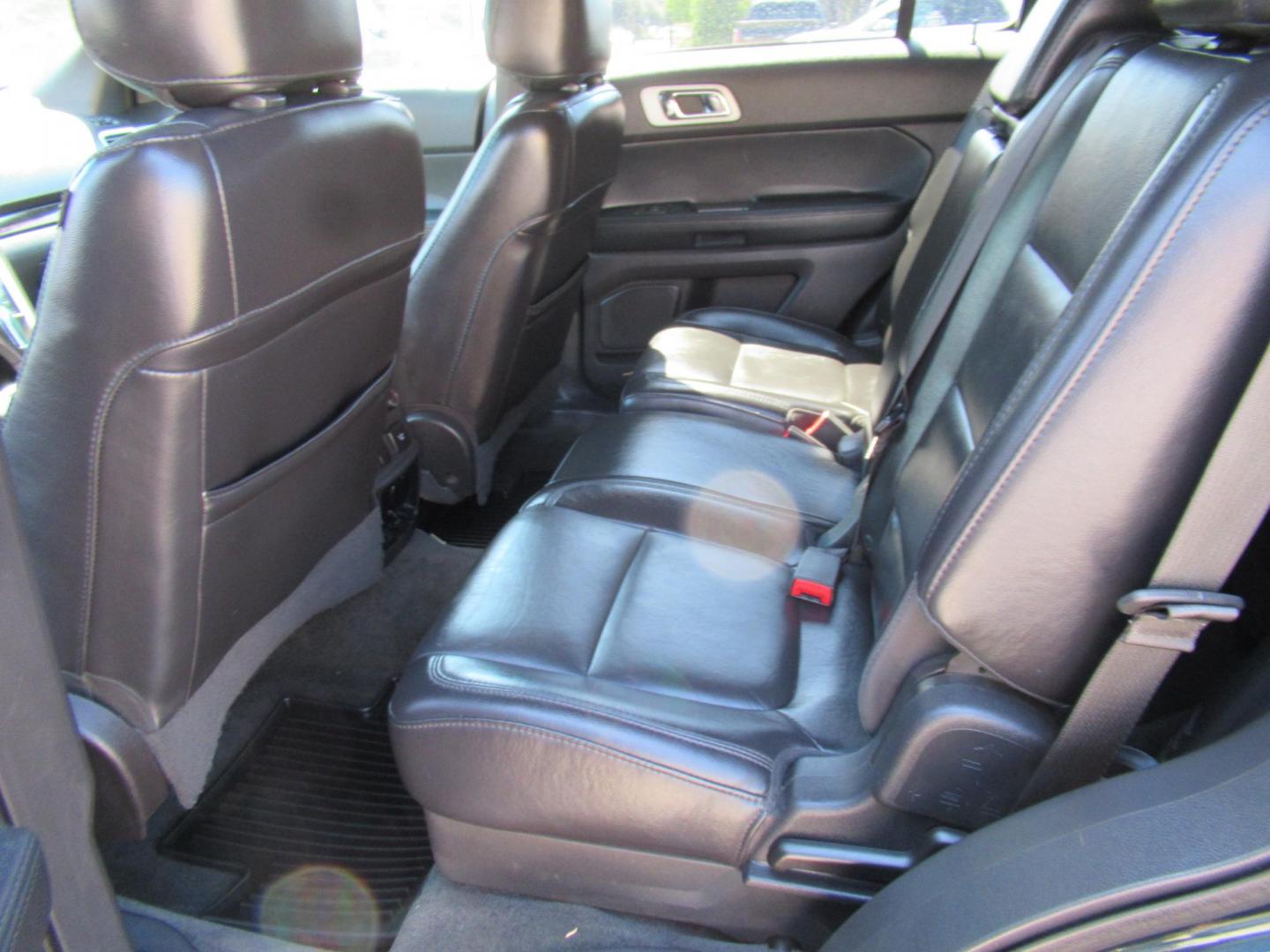 2014 Black /Black Ford Explorer Limited (1FM5K8F84EG) with an 3.5L V6 F DOHC 24V engine, Automatic transmission, located at 1511 North Shepherd Dr., Houston, TX, 77008, (281) 657-1221, 29.798361, -95.412560 - 2014 FORD EXPLORER LIMITED VIN: 1FM5K8F84EGB95753 1 F M 5 K 8 F 8 4 E G B 9 5 7 5 3 4 DOOR WAGON/SPORT UTILITY 3.5L V6 F DOHC 24V GASOLINE FRONT WHEEL DRIVE W/ 4X4 - Photo#9
