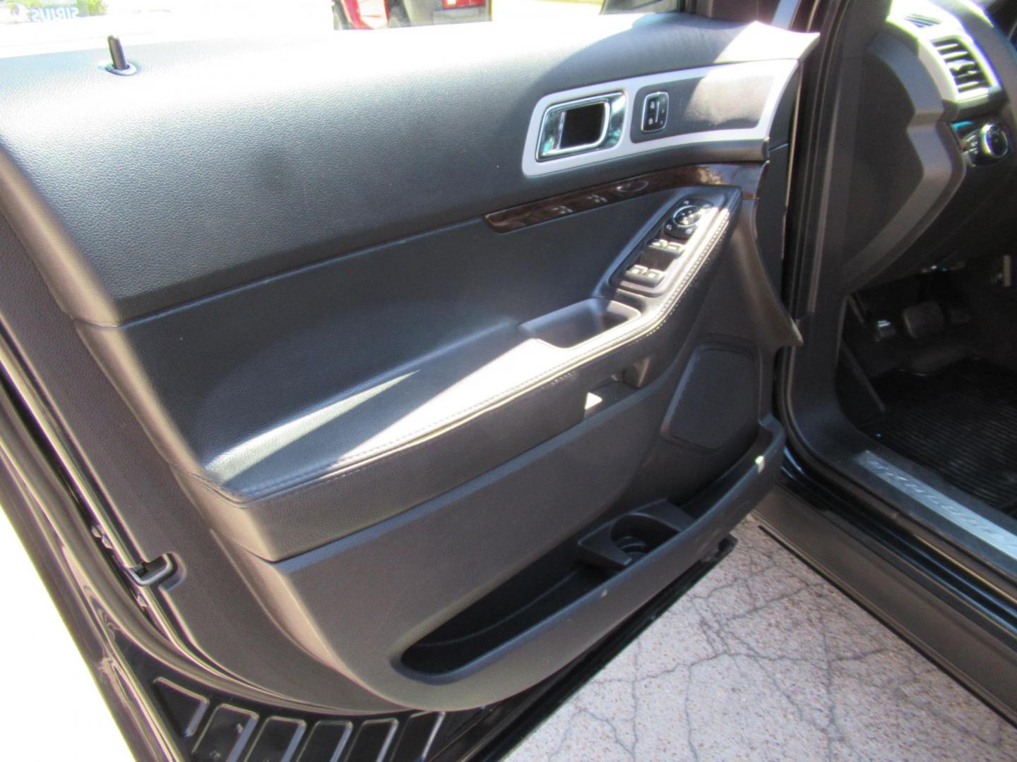 2014 Black /Black Ford Explorer Limited (1FM5K8F84EG) with an 3.5L V6 F DOHC 24V engine, Automatic transmission, located at 1511 North Shepherd Dr., Houston, TX, 77008, (281) 657-1221, 29.798361, -95.412560 - 2014 FORD EXPLORER LIMITED VIN: 1FM5K8F84EGB95753 1 F M 5 K 8 F 8 4 E G B 9 5 7 5 3 4 DOOR WAGON/SPORT UTILITY 3.5L V6 F DOHC 24V GASOLINE FRONT WHEEL DRIVE W/ 4X4 - Photo#8