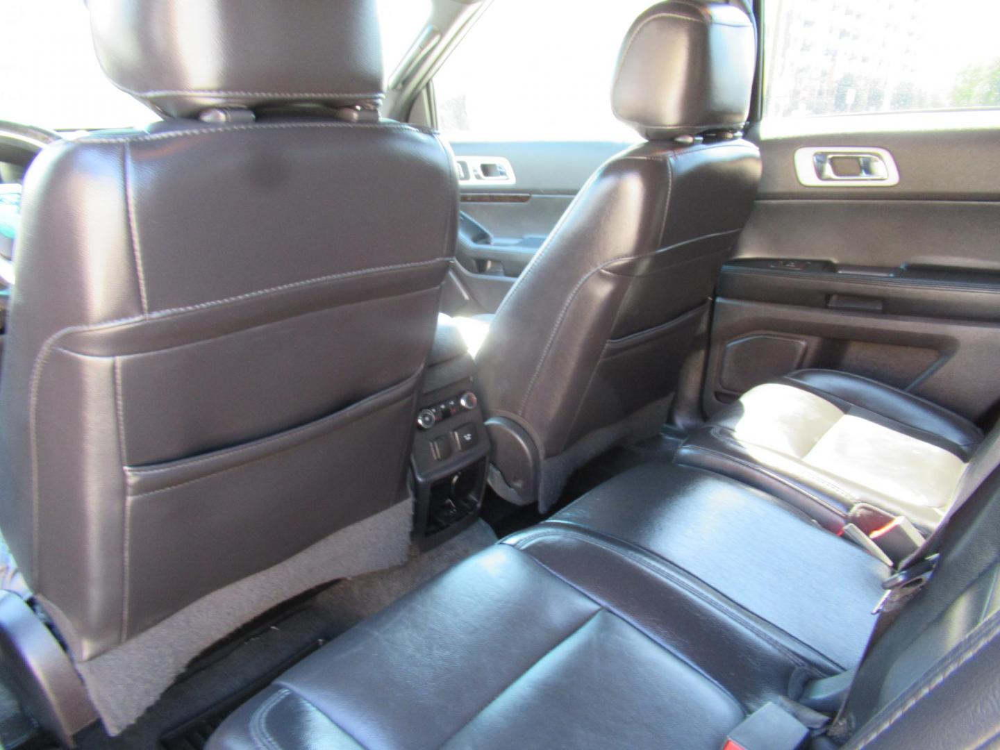 2014 Black /Black Ford Explorer Limited (1FM5K8F84EG) with an 3.5L V6 F DOHC 24V engine, Automatic transmission, located at 1511 North Shepherd Dr., Houston, TX, 77008, (281) 657-1221, 29.798361, -95.412560 - 2014 FORD EXPLORER LIMITED VIN: 1FM5K8F84EGB95753 1 F M 5 K 8 F 8 4 E G B 9 5 7 5 3 4 DOOR WAGON/SPORT UTILITY 3.5L V6 F DOHC 24V GASOLINE FRONT WHEEL DRIVE W/ 4X4 - Photo#12