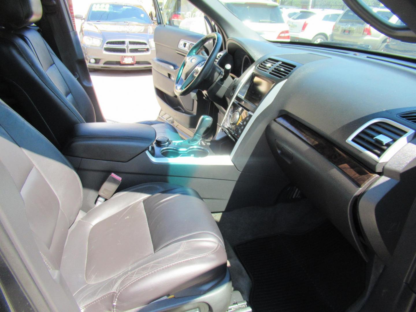 2014 Black /Black Ford Explorer Limited (1FM5K8F84EG) with an 3.5L V6 F DOHC 24V engine, Automatic transmission, located at 1511 North Shepherd Dr., Houston, TX, 77008, (281) 657-1221, 29.798361, -95.412560 - 2014 FORD EXPLORER LIMITED VIN: 1FM5K8F84EGB95753 1 F M 5 K 8 F 8 4 E G B 9 5 7 5 3 4 DOOR WAGON/SPORT UTILITY 3.5L V6 F DOHC 24V GASOLINE FRONT WHEEL DRIVE W/ 4X4 - Photo#18