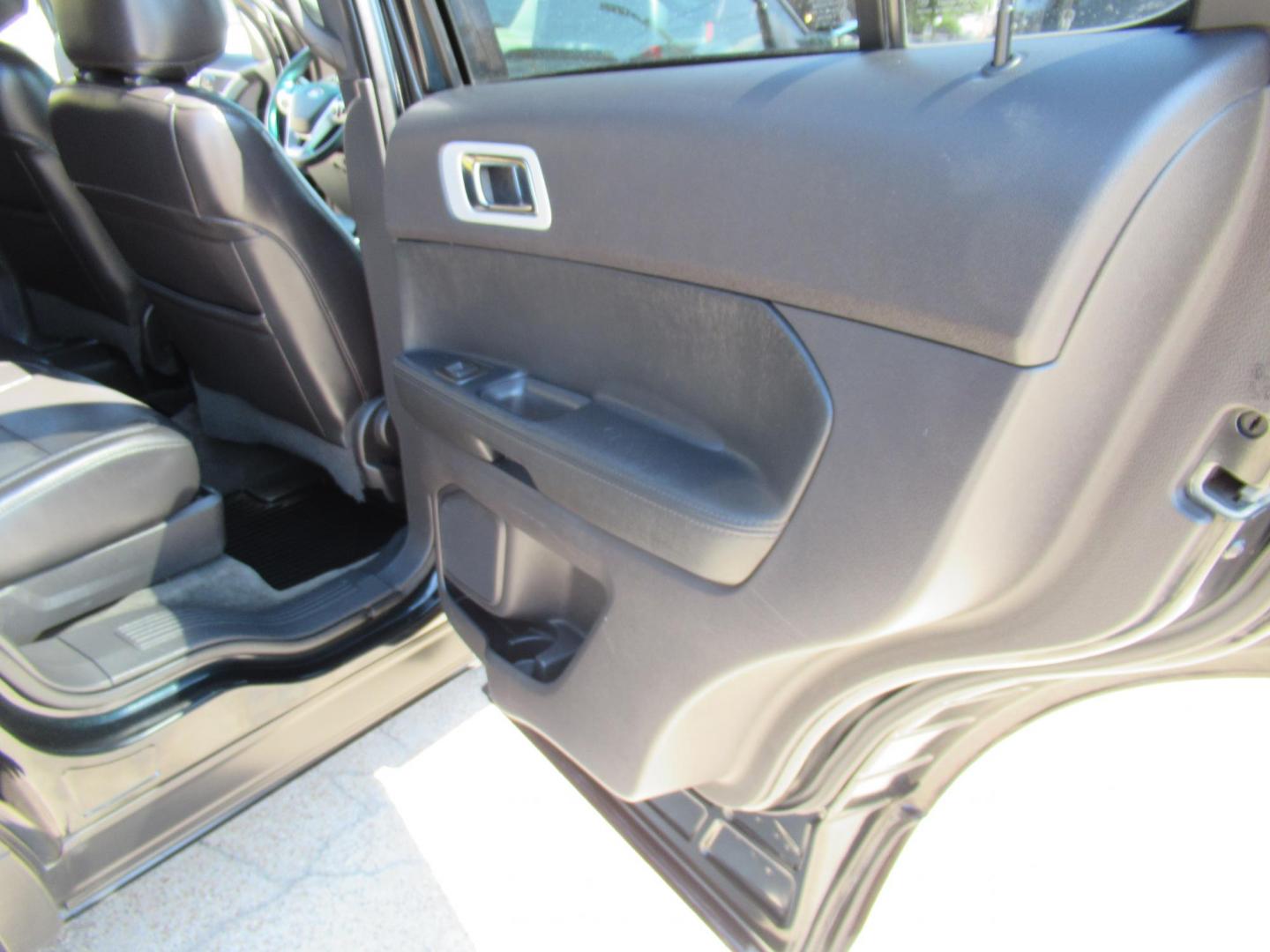 2014 Black /Black Ford Explorer Limited (1FM5K8F84EG) with an 3.5L V6 F DOHC 24V engine, Automatic transmission, located at 1511 North Shepherd Dr., Houston, TX, 77008, (281) 657-1221, 29.798361, -95.412560 - 2014 FORD EXPLORER LIMITED VIN: 1FM5K8F84EGB95753 1 F M 5 K 8 F 8 4 E G B 9 5 7 5 3 4 DOOR WAGON/SPORT UTILITY 3.5L V6 F DOHC 24V GASOLINE FRONT WHEEL DRIVE W/ 4X4 - Photo#17