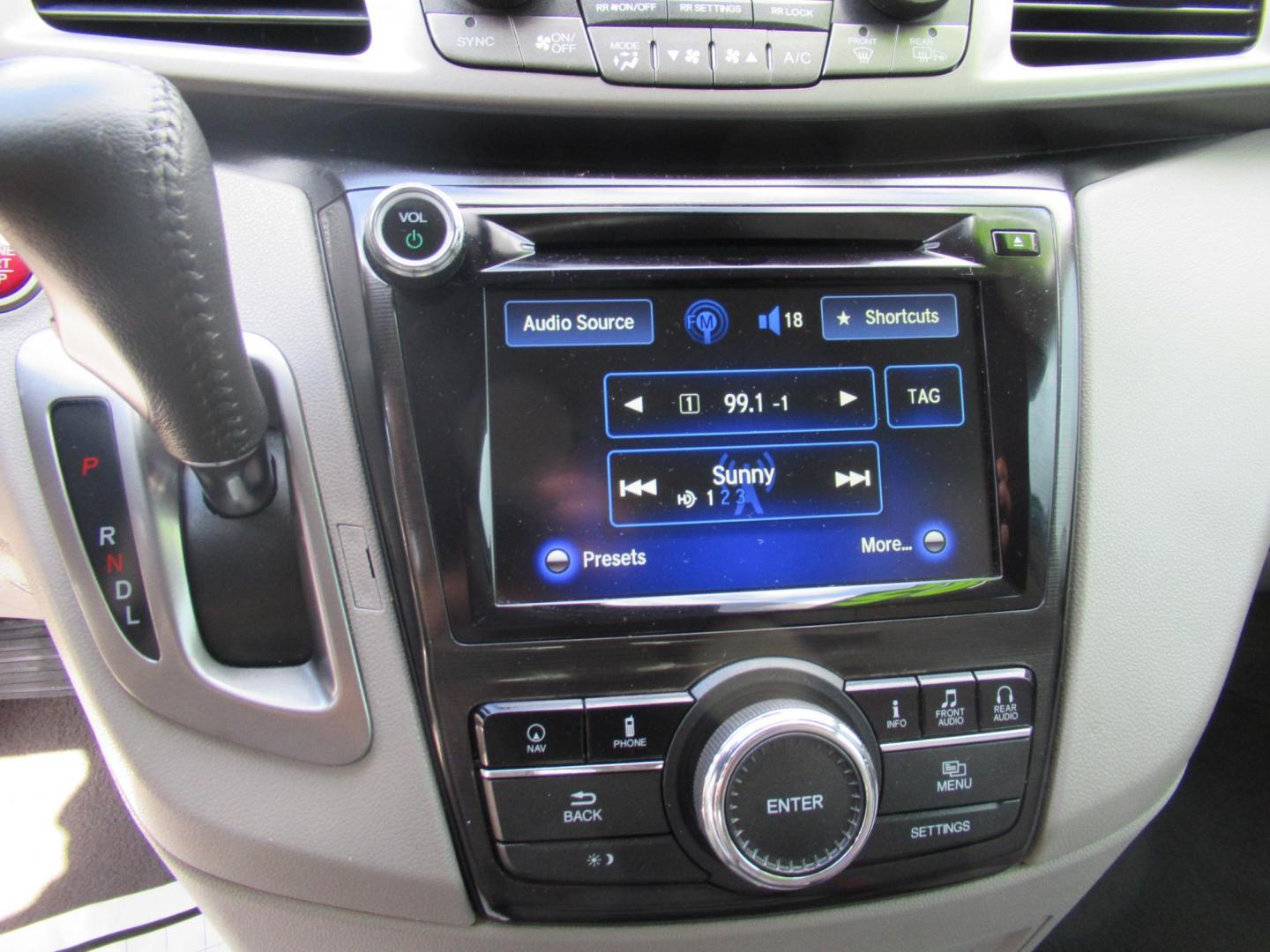 2016 Silver /Gray Honda Odyssey Touring (5FNRL5H96GB) with an 3.5L V6 SOHC 24V engine, Automatic transmission, located at 1511 North Shepherd Dr., Houston, TX, 77008, (281) 657-1221, 29.798361, -95.412560 - 2016 HONDA ODYSSEY TOURING VIN: 5FNRL5H96GB129581 5 F N R L 5 H 9 6 G B 1 2 9 5 8 1 VAN 3.5L V6 F SOHC 24V GASOLINE FRONT WHEEL DRIVE - Photo#4