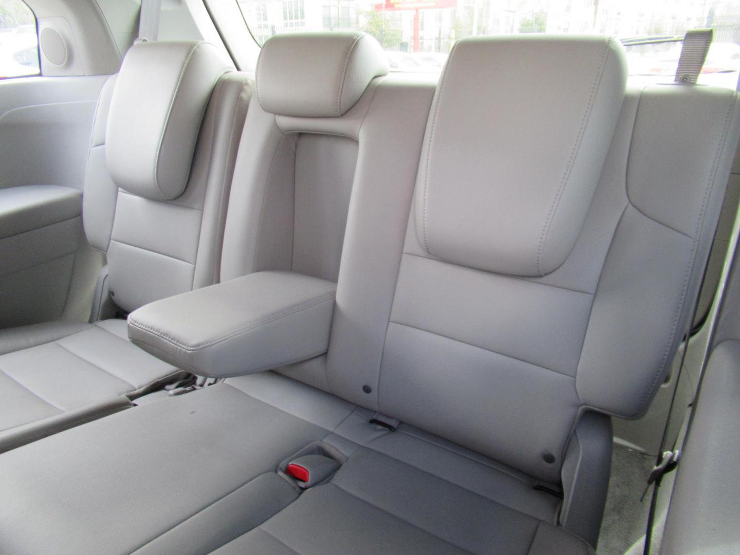 2016 Silver /Gray Honda Odyssey Touring (5FNRL5H96GB) with an 3.5L V6 SOHC 24V engine, Automatic transmission, located at 1511 North Shepherd Dr., Houston, TX, 77008, (281) 657-1221, 29.798361, -95.412560 - 2016 HONDA ODYSSEY TOURING VIN: 5FNRL5H96GB129581 5 F N R L 5 H 9 6 G B 1 2 9 5 8 1 VAN 3.5L V6 F SOHC 24V GASOLINE FRONT WHEEL DRIVE - Photo#12