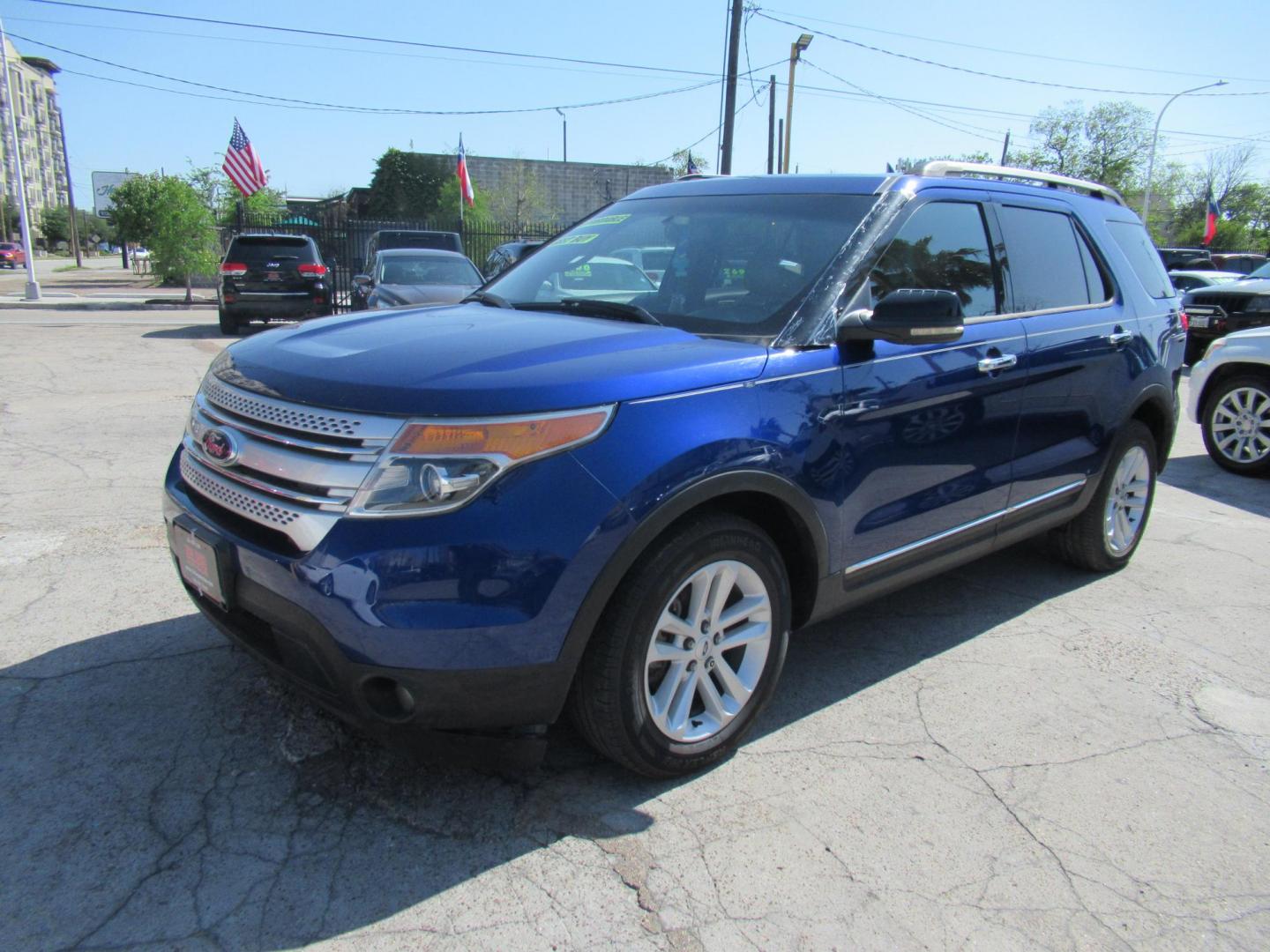 2013 Blue /Tan Ford Explorer XLT (1FM5K7D91DG) with an 2.0L I4 F DOHC 16V engine, Automatic transmission, located at 1511 North Shepherd Dr., Houston, TX, 77008, (281) 657-1221, 29.798361, -95.412560 - 2013 FORD EXPLORER XLT VIN: 1FM5K7D91DGA50027 1 F M 5 K 7 D 9 1 D G A 5 0 0 2 7 4 DOOR WAGON/SPORT UTILITY 2.0L I4 F DOHC 16V GASOLINE FRONT WHEEL DRIVE - Photo#17