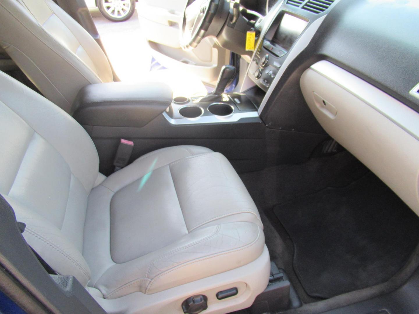 2013 Blue /Tan Ford Explorer XLT (1FM5K7D91DG) with an 2.0L I4 F DOHC 16V engine, Automatic transmission, located at 1511 North Shepherd Dr., Houston, TX, 77008, (281) 657-1221, 29.798361, -95.412560 - 2013 FORD EXPLORER XLT VIN: 1FM5K7D91DGA50027 1 F M 5 K 7 D 9 1 D G A 5 0 0 2 7 4 DOOR WAGON/SPORT UTILITY 2.0L I4 F DOHC 16V GASOLINE FRONT WHEEL DRIVE - Photo#2