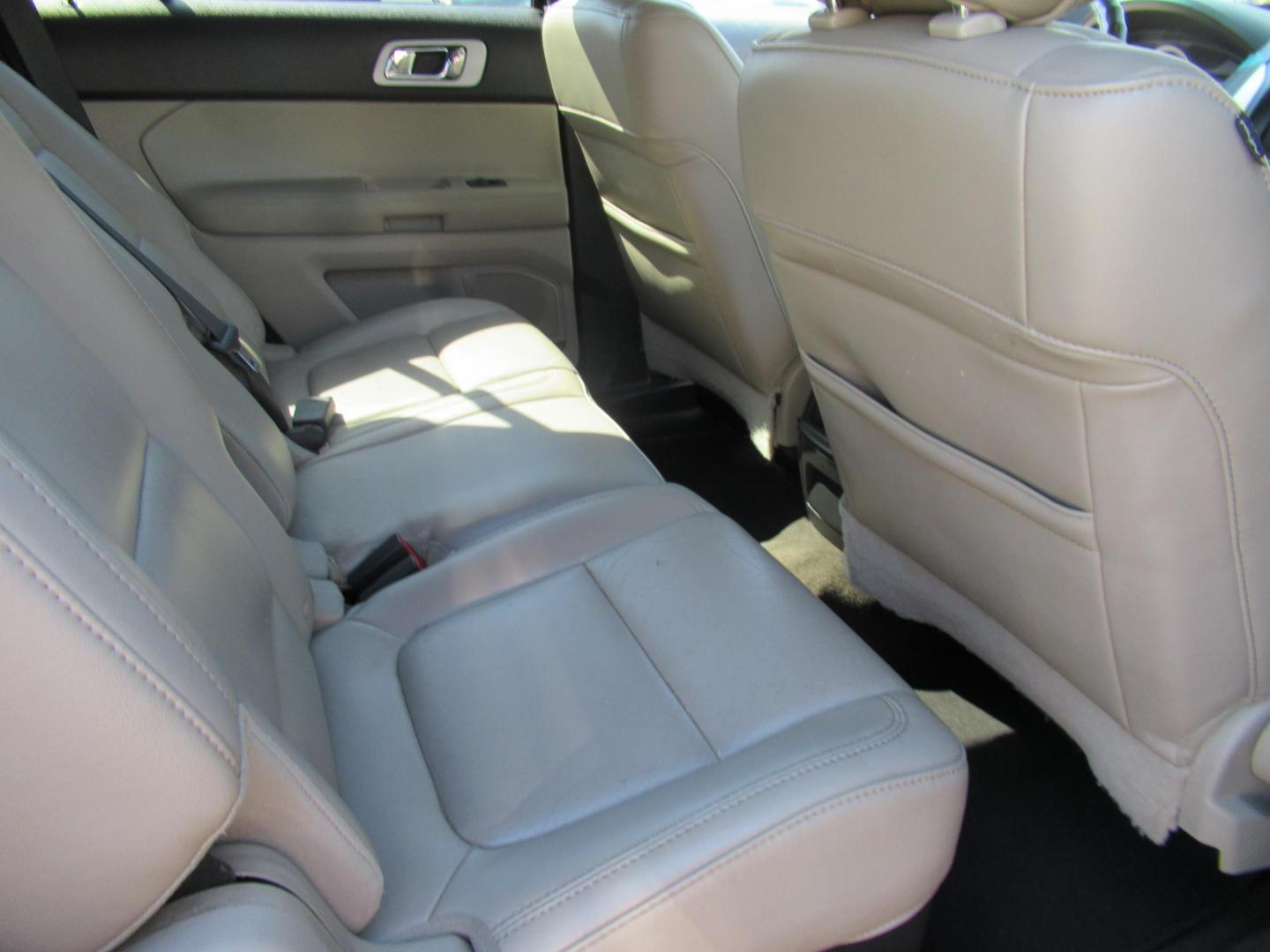 2013 Blue /Tan Ford Explorer XLT (1FM5K7D91DG) with an 2.0L I4 F DOHC 16V engine, Automatic transmission, located at 1511 North Shepherd Dr., Houston, TX, 77008, (281) 657-1221, 29.798361, -95.412560 - 2013 FORD EXPLORER XLT VIN: 1FM5K7D91DGA50027 1 F M 5 K 7 D 9 1 D G A 5 0 0 2 7 4 DOOR WAGON/SPORT UTILITY 2.0L I4 F DOHC 16V GASOLINE FRONT WHEEL DRIVE - Photo#4