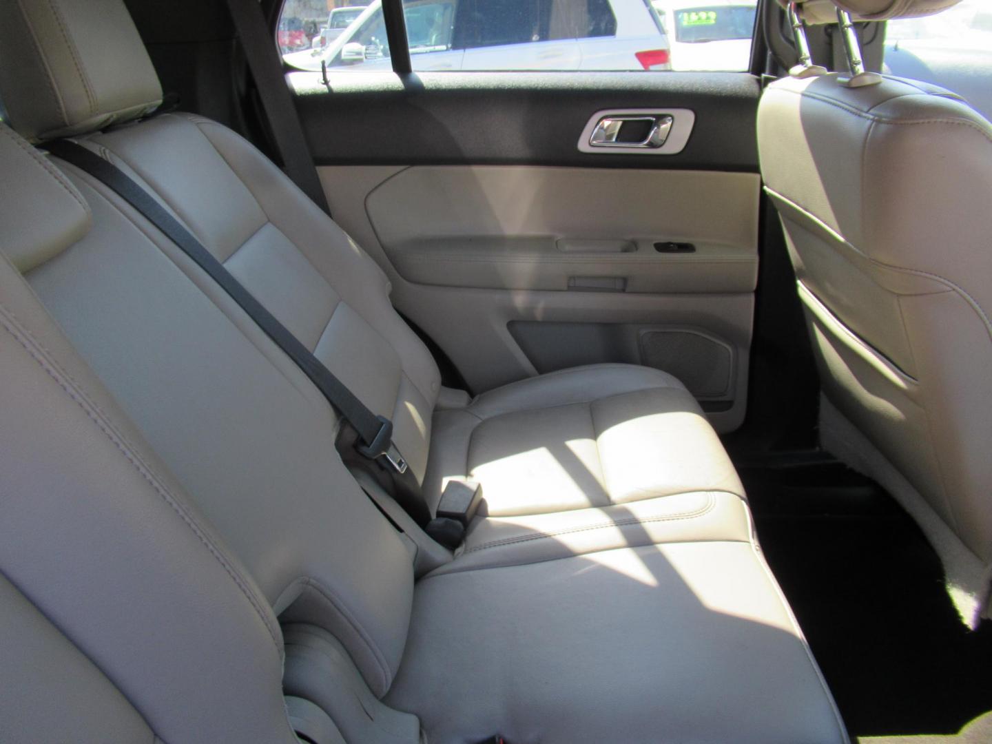2013 Blue /Tan Ford Explorer XLT (1FM5K7D91DG) with an 2.0L I4 F DOHC 16V engine, Automatic transmission, located at 1511 North Shepherd Dr., Houston, TX, 77008, (281) 657-1221, 29.798361, -95.412560 - 2013 FORD EXPLORER XLT VIN: 1FM5K7D91DGA50027 1 F M 5 K 7 D 9 1 D G A 5 0 0 2 7 4 DOOR WAGON/SPORT UTILITY 2.0L I4 F DOHC 16V GASOLINE FRONT WHEEL DRIVE - Photo#5