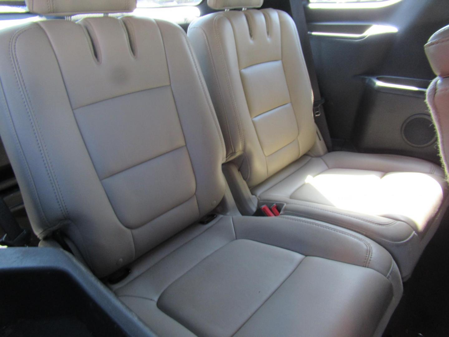 2013 Blue /Tan Ford Explorer XLT (1FM5K7D91DG) with an 2.0L I4 F DOHC 16V engine, Automatic transmission, located at 1511 North Shepherd Dr., Houston, TX, 77008, (281) 657-1221, 29.798361, -95.412560 - 2013 FORD EXPLORER XLT VIN: 1FM5K7D91DGA50027 1 F M 5 K 7 D 9 1 D G A 5 0 0 2 7 4 DOOR WAGON/SPORT UTILITY 2.0L I4 F DOHC 16V GASOLINE FRONT WHEEL DRIVE - Photo#6