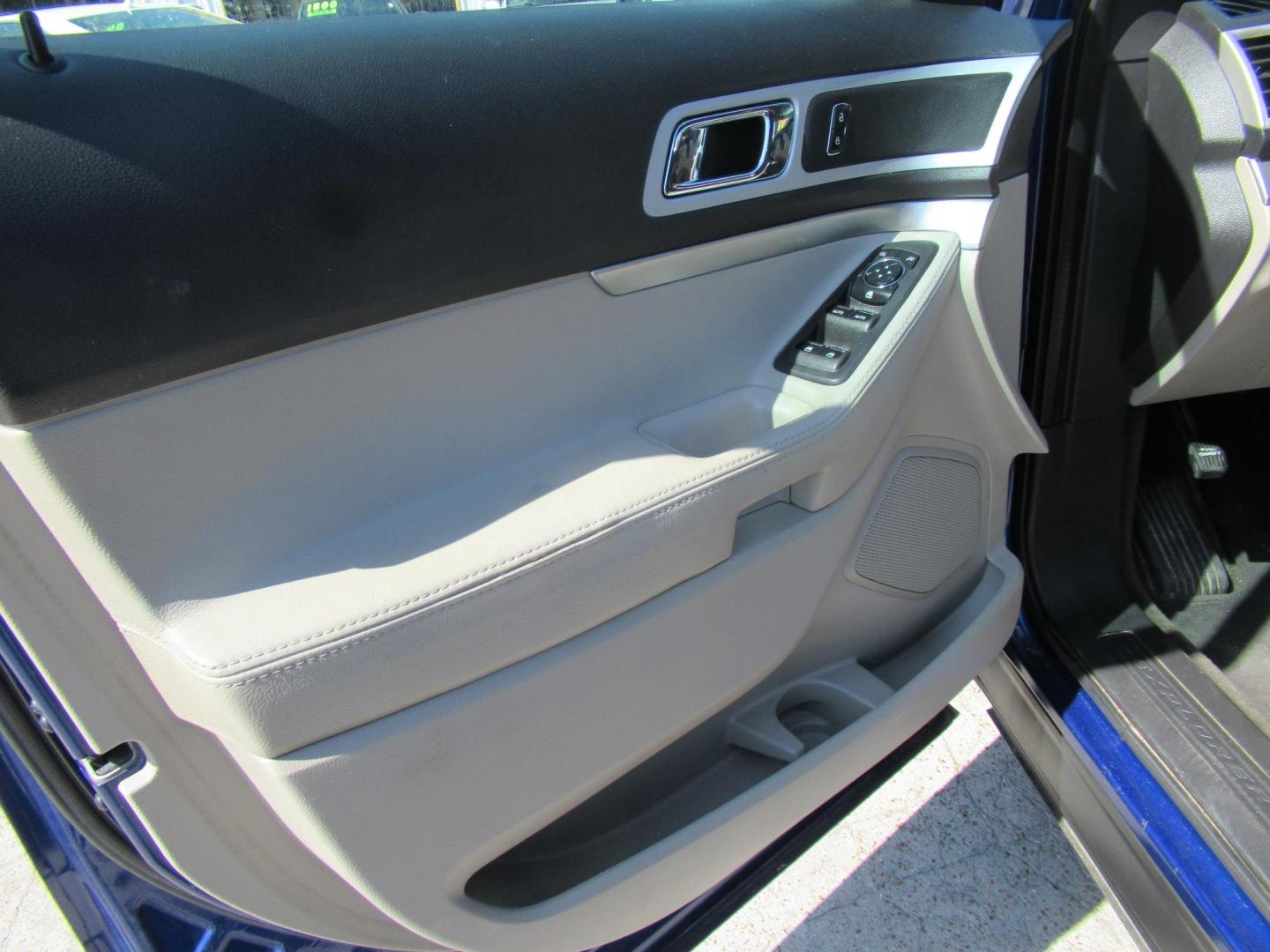 2013 Blue /Tan Ford Explorer XLT (1FM5K7D91DG) with an 2.0L I4 F DOHC 16V engine, Automatic transmission, located at 1511 North Shepherd Dr., Houston, TX, 77008, (281) 657-1221, 29.798361, -95.412560 - 2013 FORD EXPLORER XLT VIN: 1FM5K7D91DGA50027 1 F M 5 K 7 D 9 1 D G A 5 0 0 2 7 4 DOOR WAGON/SPORT UTILITY 2.0L I4 F DOHC 16V GASOLINE FRONT WHEEL DRIVE - Photo#8