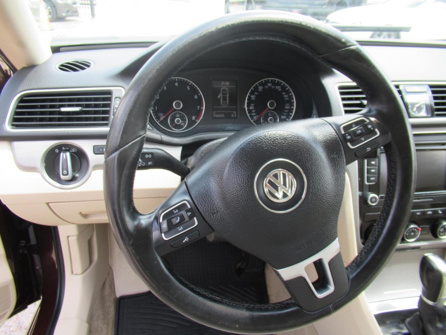 2014 MAROON /Tan Volkswagen Passat 2.5L SE PZEV (1VWBP7A37EC) with an 2.5L I5 F DOHC 20V engine, Automatic transmission, located at 1511 North Shepherd Dr., Houston, TX, 77008, (281) 657-1221, 29.798361, -95.412560 - 2014 VOLKSWAGEN PASSAT 2.5L SE PZEV VIN: 1VWBP7A37EC014695 1 V W B P 7 A 3 7 E C 0 1 4 6 9 5 SEDAN 4 DR 2.5L I5 F DOHC 20V GASOLINE FRONT WHEEL DRIVE - Photo#2