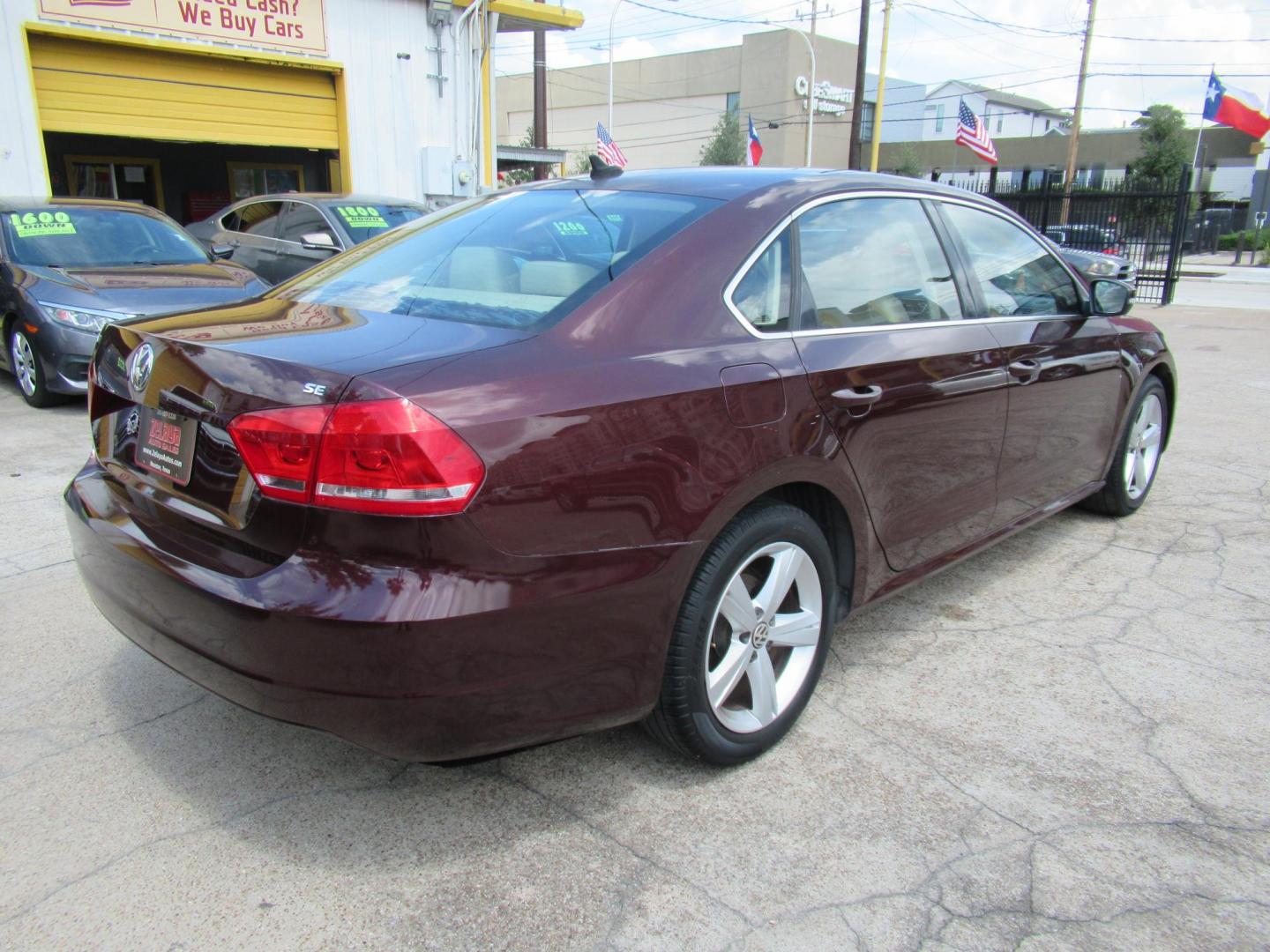 2014 MAROON /Tan Volkswagen Passat 2.5L SE PZEV (1VWBP7A37EC) with an 2.5L I5 F DOHC 20V engine, Automatic transmission, located at 1511 North Shepherd Dr., Houston, TX, 77008, (281) 657-1221, 29.798361, -95.412560 - 2014 VOLKSWAGEN PASSAT 2.5L SE PZEV VIN: 1VWBP7A37EC014695 1 V W B P 7 A 3 7 E C 0 1 4 6 9 5 SEDAN 4 DR 2.5L I5 F DOHC 20V GASOLINE FRONT WHEEL DRIVE - Photo#11