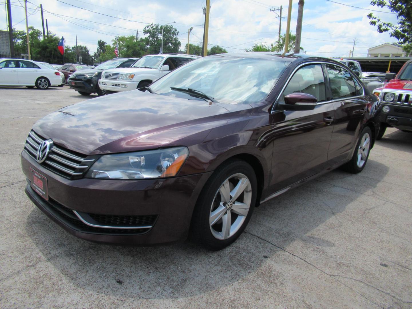 2014 MAROON /Tan Volkswagen Passat 2.5L SE PZEV (1VWBP7A37EC) with an 2.5L I5 F DOHC 20V engine, Automatic transmission, located at 1511 North Shepherd Dr., Houston, TX, 77008, (281) 657-1221, 29.798361, -95.412560 - 2014 VOLKSWAGEN PASSAT 2.5L SE PZEV VIN: 1VWBP7A37EC014695 1 V W B P 7 A 3 7 E C 0 1 4 6 9 5 SEDAN 4 DR 2.5L I5 F DOHC 20V GASOLINE FRONT WHEEL DRIVE - Photo#17