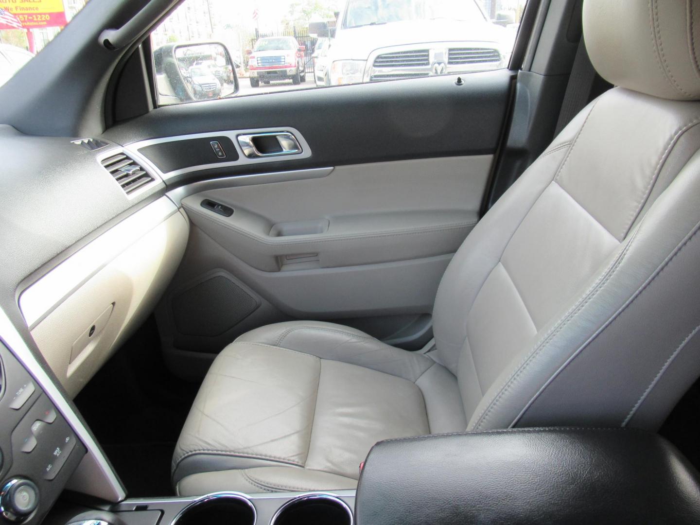 2014 Black /Tan Ford Explorer EXPLORER XLT (1FM5K7D88EG) with an 3.5L V6 F DOHC 24V engine, Automatic transmission, located at 1511 North Shepherd Dr., Houston, TX, 77008, (281) 657-1221, 29.798361, -95.412560 - 2014 FORD EXPLORER XLT VIN: 1FM5K7D88EGA37316 1 F M 5 K 7 D 8 8 E G A 3 7 3 1 6 4 DOOR WAGON/SPORT UTILITY 3.5L V6 F DOHC 24V GASOLINE FRONT WHEEL DRIVE ABS TRACTION CONTROL LIGHT ON - Photo#2