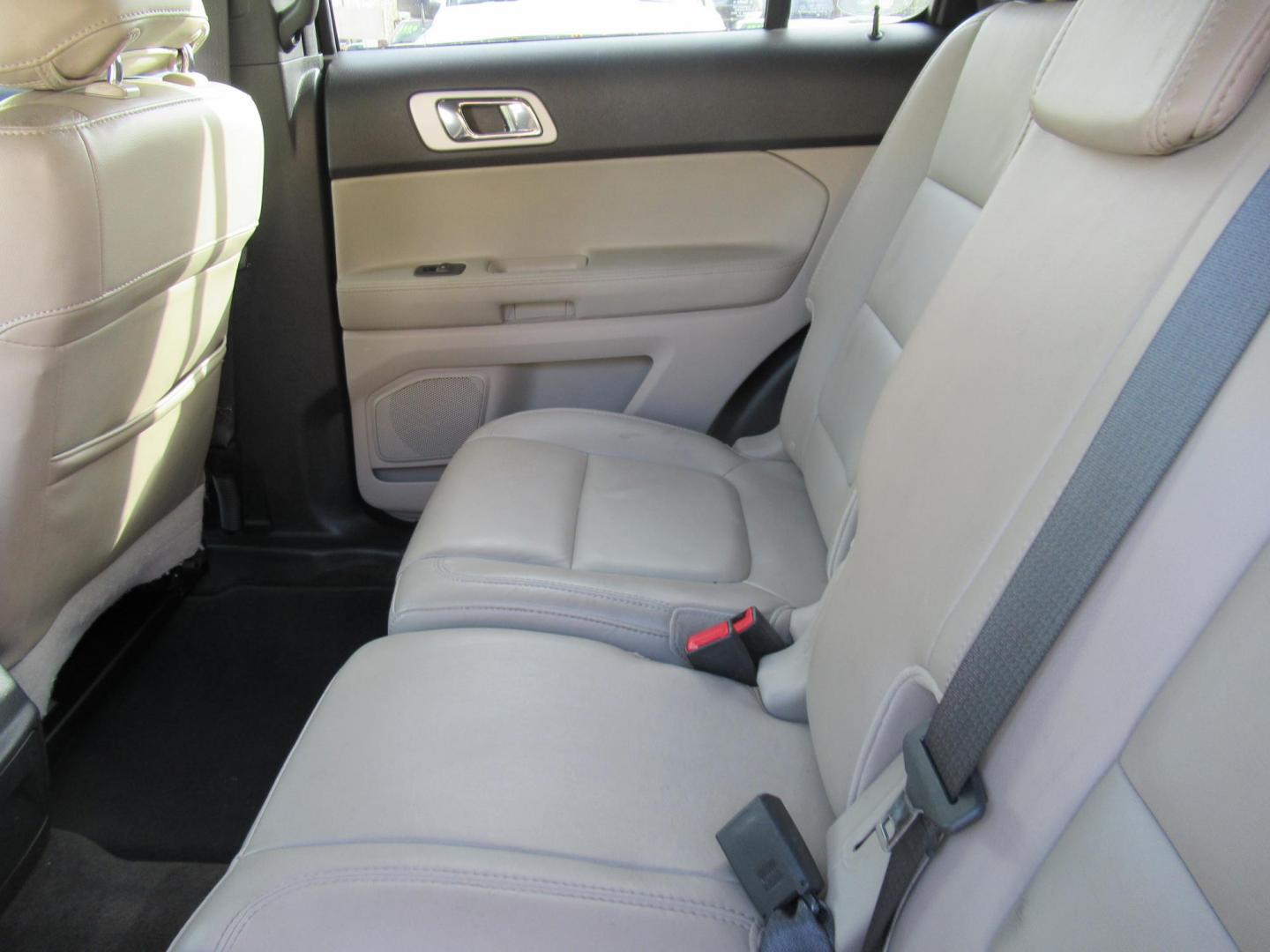 2014 Black /Tan Ford Explorer EXPLORER XLT (1FM5K7D88EG) with an 3.5L V6 F DOHC 24V engine, Automatic transmission, located at 1511 North Shepherd Dr., Houston, TX, 77008, (281) 657-1221, 29.798361, -95.412560 - 2014 FORD EXPLORER XLT VIN: 1FM5K7D88EGA37316 1 F M 5 K 7 D 8 8 E G A 3 7 3 1 6 4 DOOR WAGON/SPORT UTILITY 3.5L V6 F DOHC 24V GASOLINE FRONT WHEEL DRIVE ABS TRACTION CONTROL LIGHT ON - Photo#5