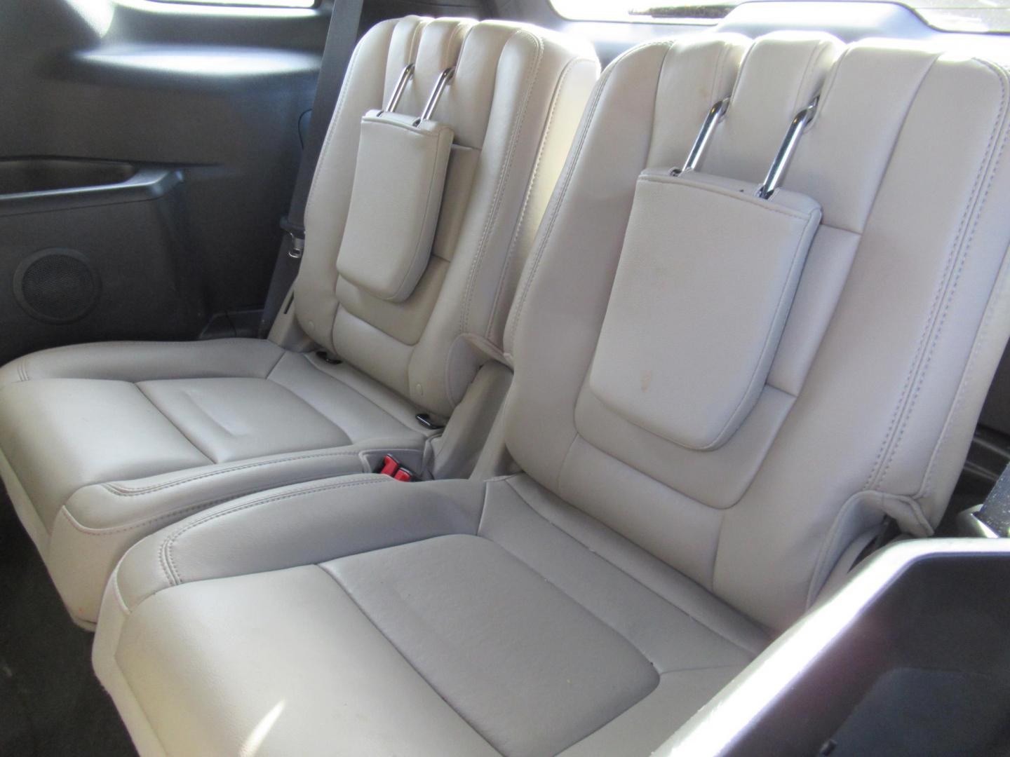 2014 Black /Tan Ford Explorer EXPLORER XLT (1FM5K7D88EG) with an 3.5L V6 F DOHC 24V engine, Automatic transmission, located at 1511 North Shepherd Dr., Houston, TX, 77008, (281) 657-1221, 29.798361, -95.412560 - 2014 FORD EXPLORER XLT VIN: 1FM5K7D88EGA37316 1 F M 5 K 7 D 8 8 E G A 3 7 3 1 6 4 DOOR WAGON/SPORT UTILITY 3.5L V6 F DOHC 24V GASOLINE FRONT WHEEL DRIVE - Photo#6