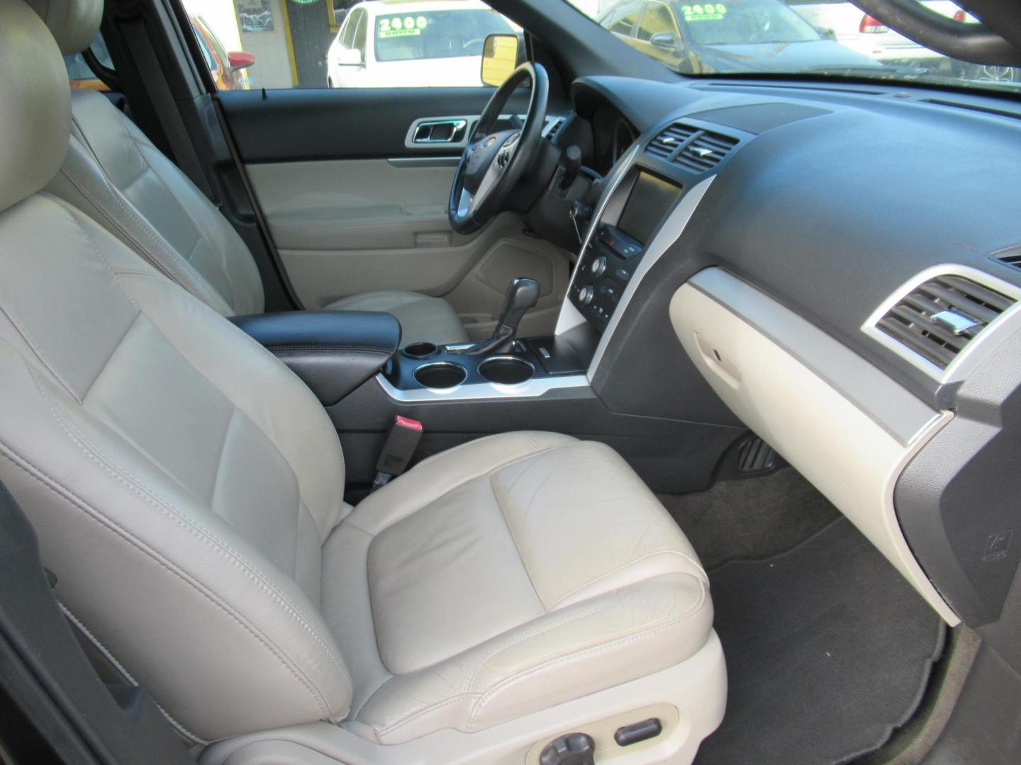 2014 Black /Tan Ford Explorer EXPLORER XLT (1FM5K7D88EG) with an 3.5L V6 F DOHC 24V engine, Automatic transmission, located at 1511 North Shepherd Dr., Houston, TX, 77008, (281) 657-1221, 29.798361, -95.412560 - 2014 FORD EXPLORER XLT VIN: 1FM5K7D88EGA37316 1 F M 5 K 7 D 8 8 E G A 3 7 3 1 6 4 DOOR WAGON/SPORT UTILITY 3.5L V6 F DOHC 24V GASOLINE FRONT WHEEL DRIVE ABS TRACTION CONTROL LIGHT ON - Photo#16