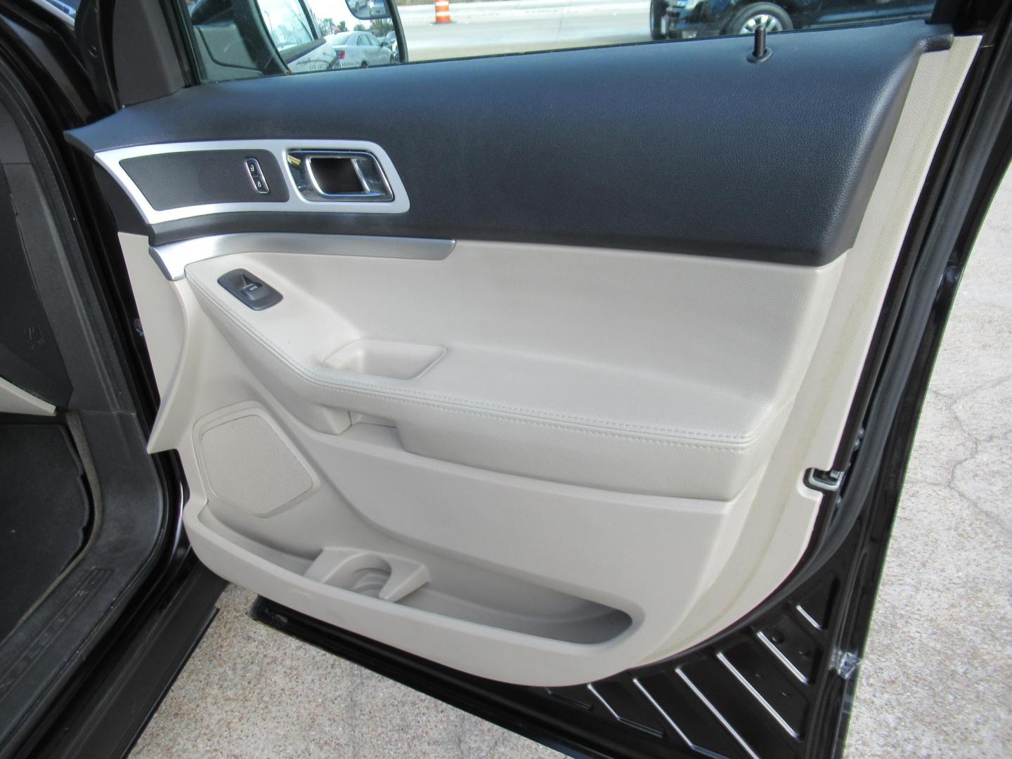 2014 Black /Tan Ford Explorer EXPLORER XLT (1FM5K7D88EG) with an 3.5L V6 F DOHC 24V engine, Automatic transmission, located at 1511 North Shepherd Dr., Houston, TX, 77008, (281) 657-1221, 29.798361, -95.412560 - 2014 FORD EXPLORER XLT VIN: 1FM5K7D88EGA37316 1 F M 5 K 7 D 8 8 E G A 3 7 3 1 6 4 DOOR WAGON/SPORT UTILITY 3.5L V6 F DOHC 24V GASOLINE FRONT WHEEL DRIVE ABS TRACTION CONTROL LIGHT ON - Photo#17