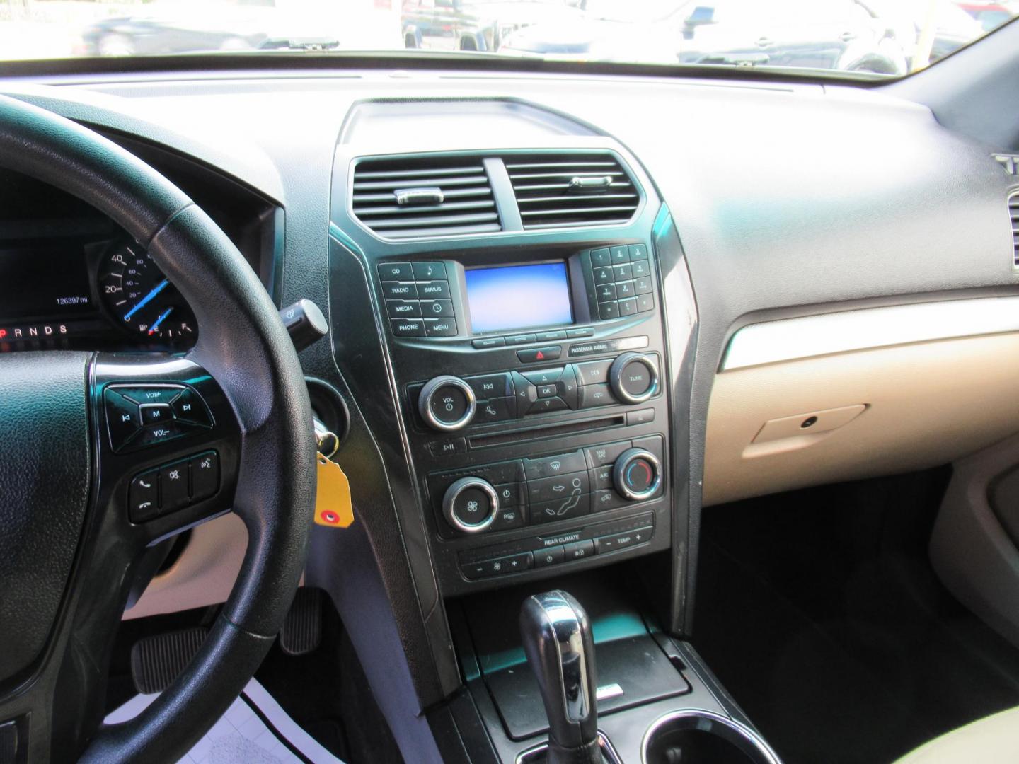 2016 Blue /Tan Ford Explorer XL (1FM5K7B85GG) with an 3.5L V6 F DOHC 24V engine, Automatic transmission, located at 1511 North Shepherd Dr., Houston, TX, 77008, (281) 657-1221, 29.798361, -95.412560 - 2016 FORD EXPLORER VIN: 1FM5K7B85GGA95325 1 F M 5 K 7 B 8 5 G G A 9 5 3 2 5 4 DOOR WAGON/SPORT UTILITY 3.5L V6 F DOHC 24V GASOLINE FRONT WHEEL DRIVE - Photo#4