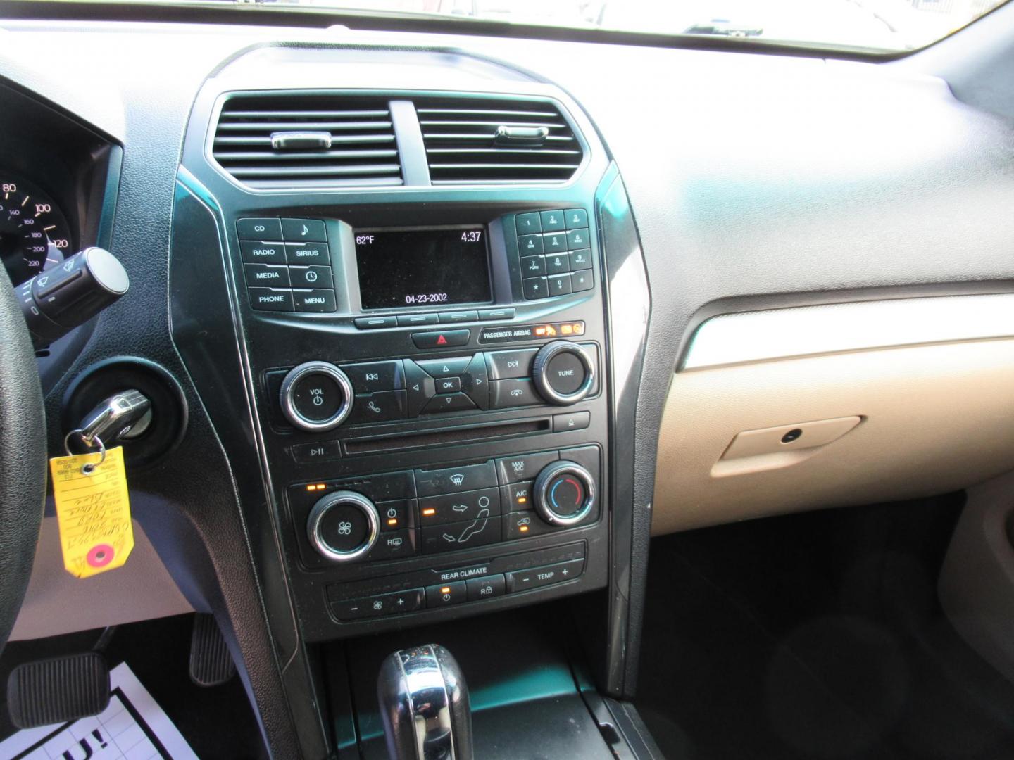 2016 Blue /Tan Ford Explorer XL (1FM5K7B85GG) with an 3.5L V6 F DOHC 24V engine, Automatic transmission, located at 1511 North Shepherd Dr., Houston, TX, 77008, (281) 657-1221, 29.798361, -95.412560 - 2016 FORD EXPLORER VIN: 1FM5K7B85GGA95325 1 F M 5 K 7 B 8 5 G G A 9 5 3 2 5 4 DOOR WAGON/SPORT UTILITY 3.5L V6 F DOHC 24V GASOLINE FRONT WHEEL DRIVE - Photo#5