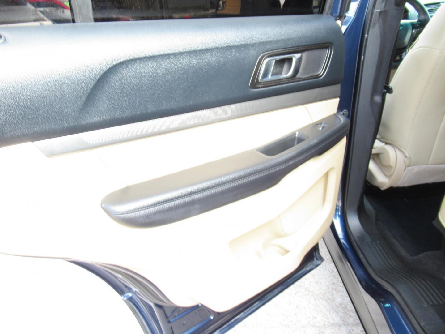 2016 Blue /Tan Ford Explorer XL (1FM5K7B85GG) with an 3.5L V6 F DOHC 24V engine, Automatic transmission, located at 1511 North Shepherd Dr., Houston, TX, 77008, (281) 657-1221, 29.798361, -95.412560 - 2016 FORD EXPLORER VIN: 1FM5K7B85GGA95325 1 F M 5 K 7 B 8 5 G G A 9 5 3 2 5 4 DOOR WAGON/SPORT UTILITY 3.5L V6 F DOHC 24V GASOLINE FRONT WHEEL DRIVE - Photo#10